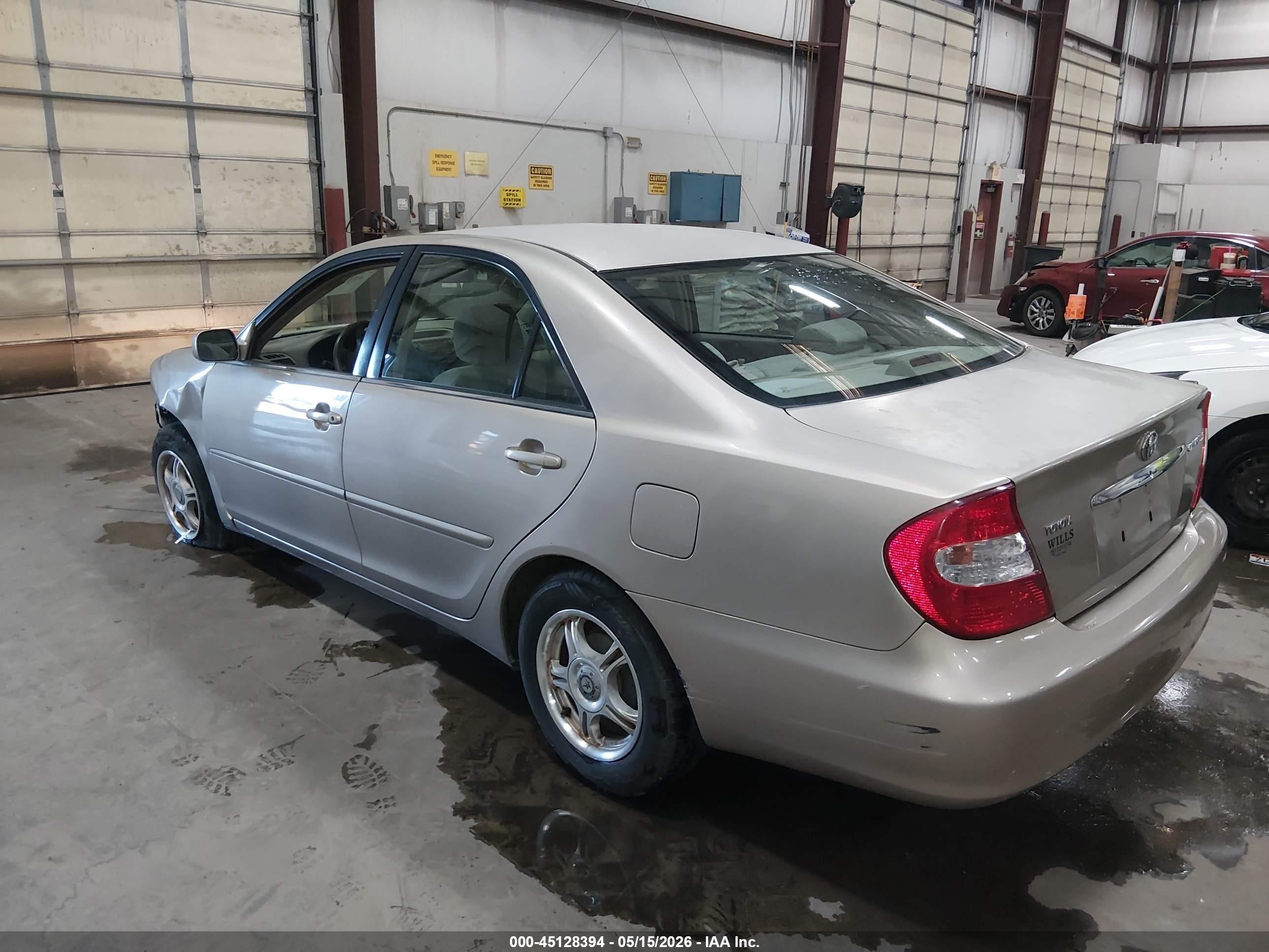 2002 Toyota Camry Le Золотой vin: 4T1BE32K92U639592