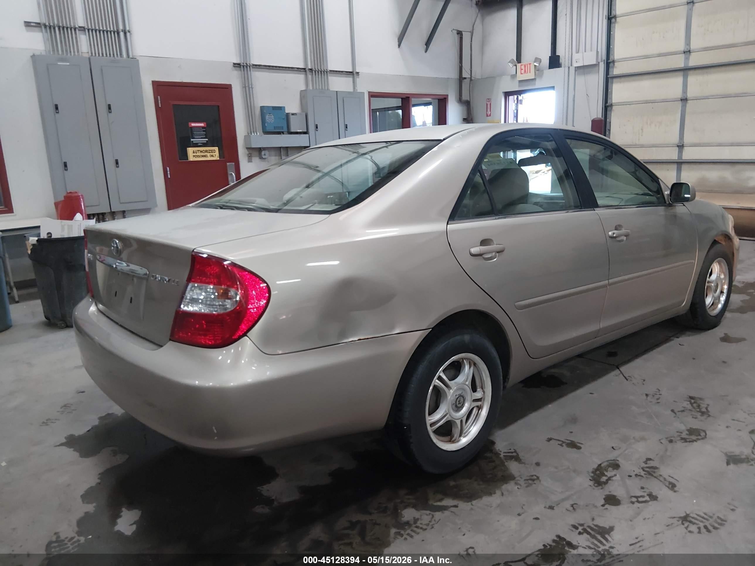 2002 Toyota Camry Le Золотой vin: 4T1BE32K92U639592