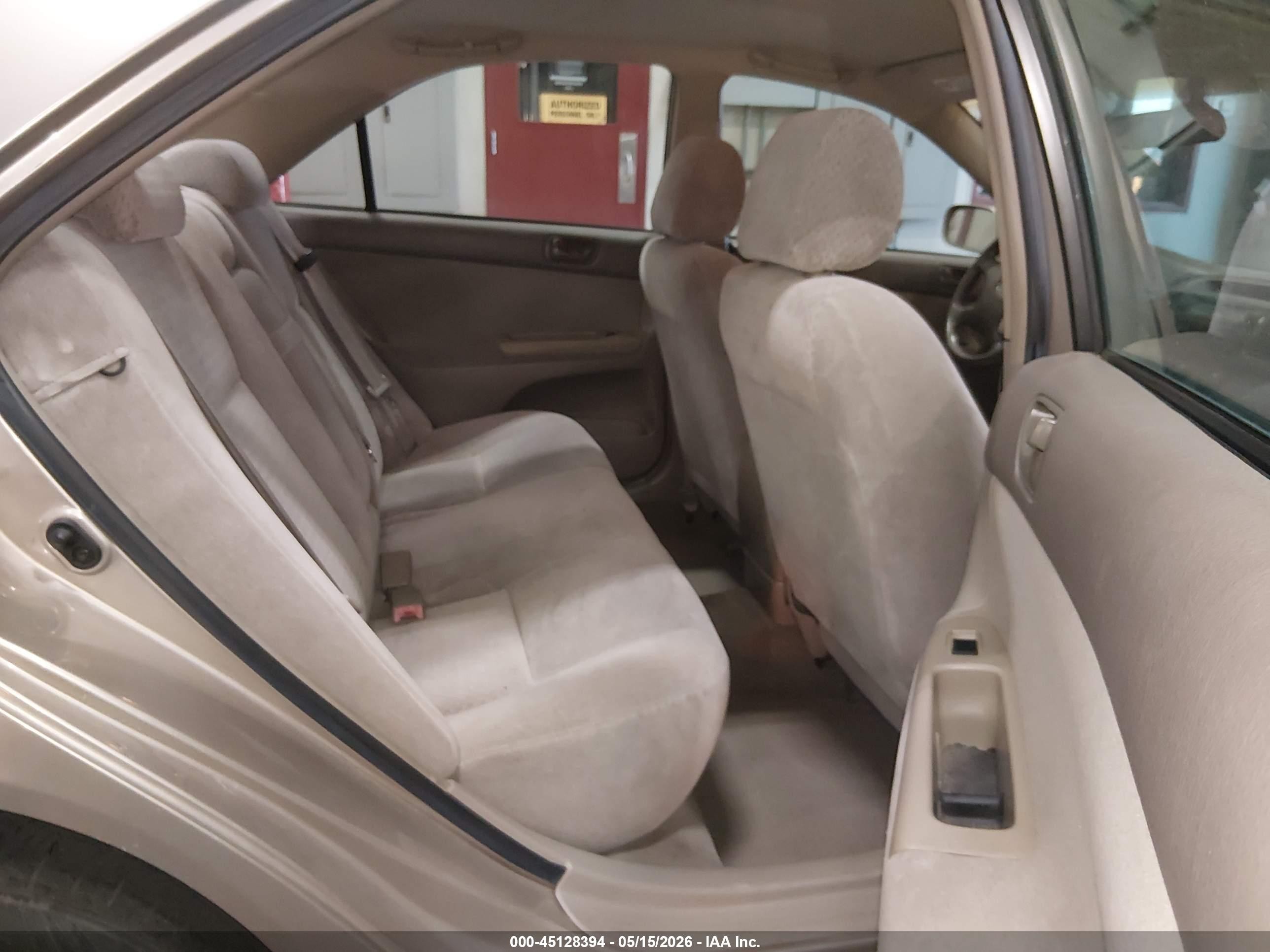 2002 Toyota Camry Le Золотой vin: 4T1BE32K92U639592