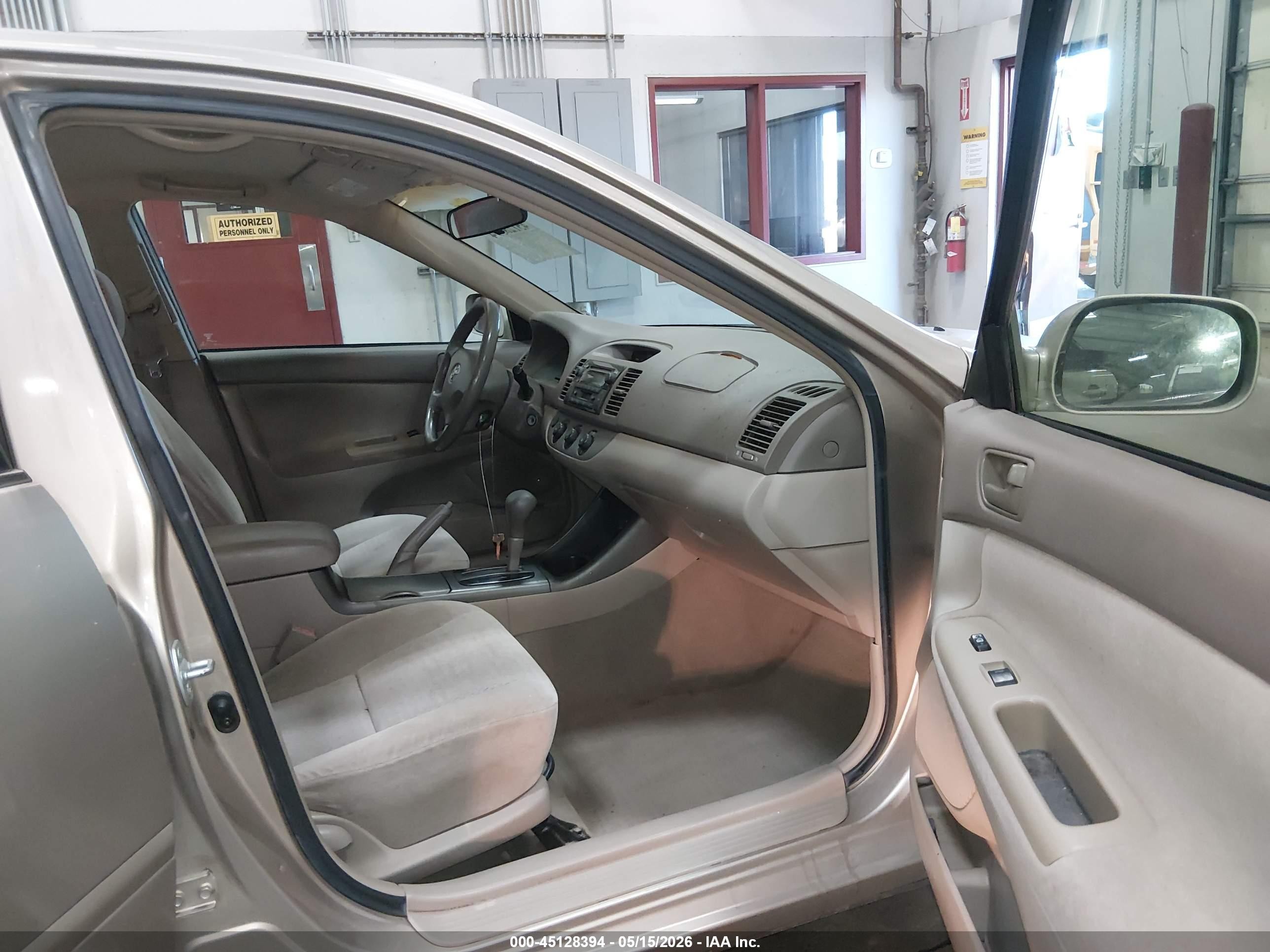 2002 Toyota Camry Le Золотой vin: 4T1BE32K92U639592