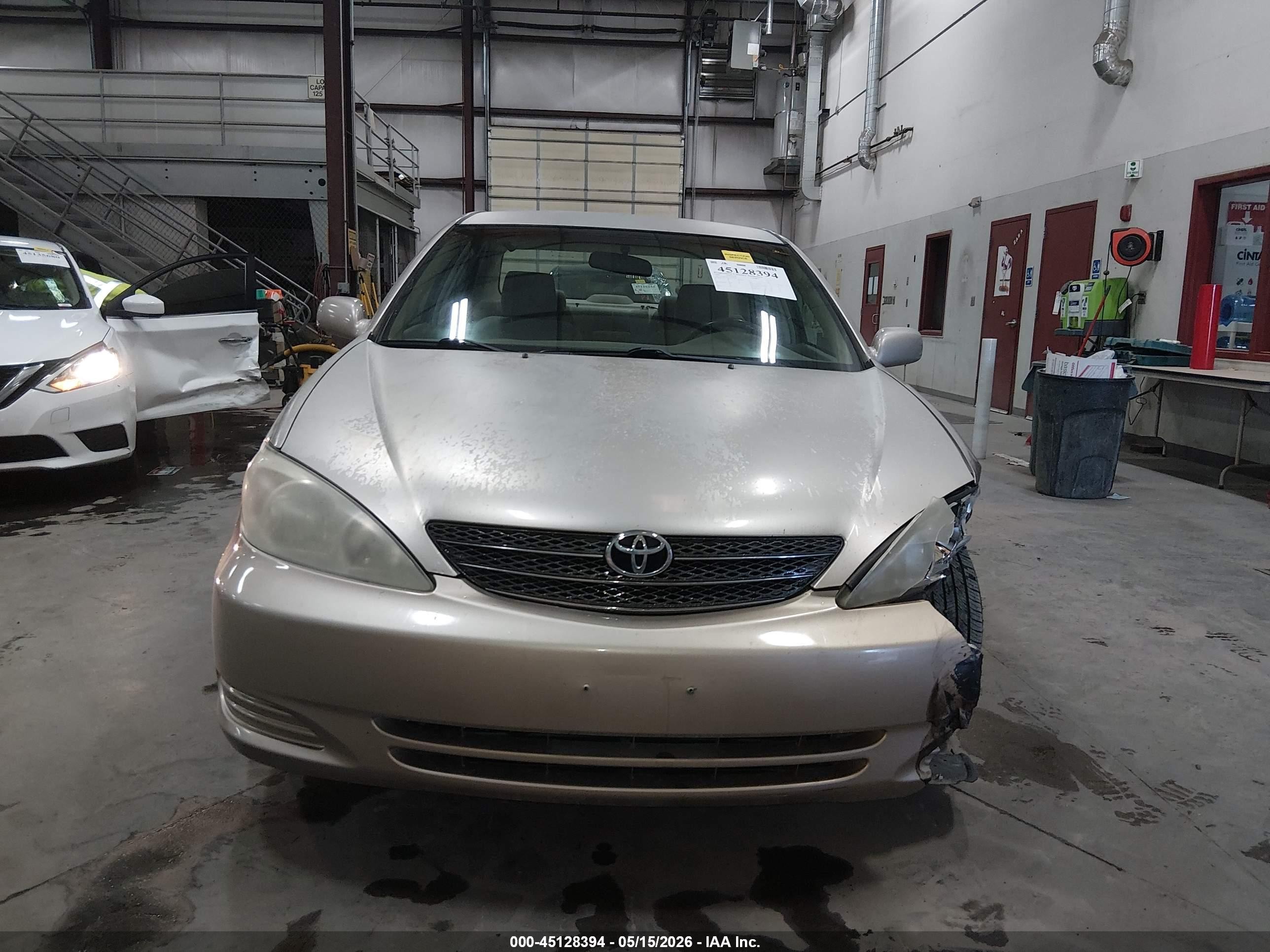 2002 Toyota Camry Le Золотой vin: 4T1BE32K92U639592