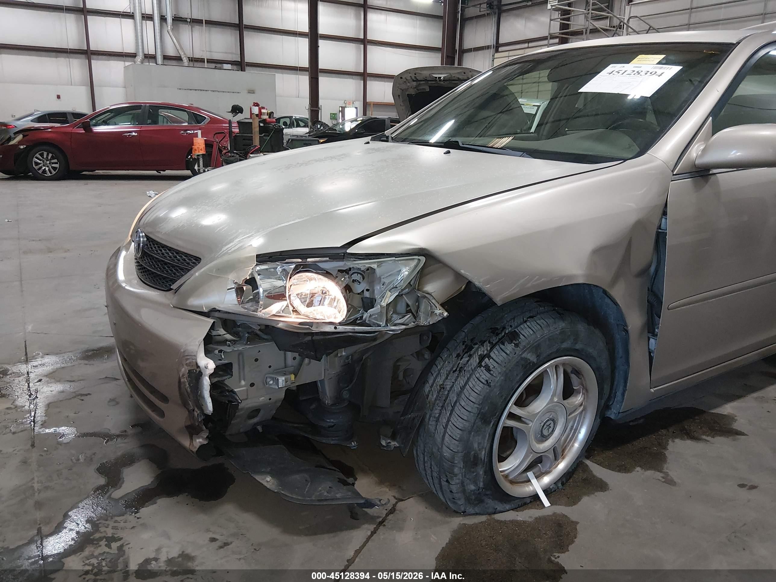 2002 Toyota Camry Le Золотой vin: 4T1BE32K92U639592