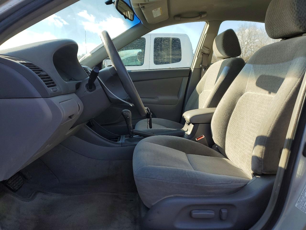 2003 Toyota Camry Le Silver vin: 4T1BE32K93U255264