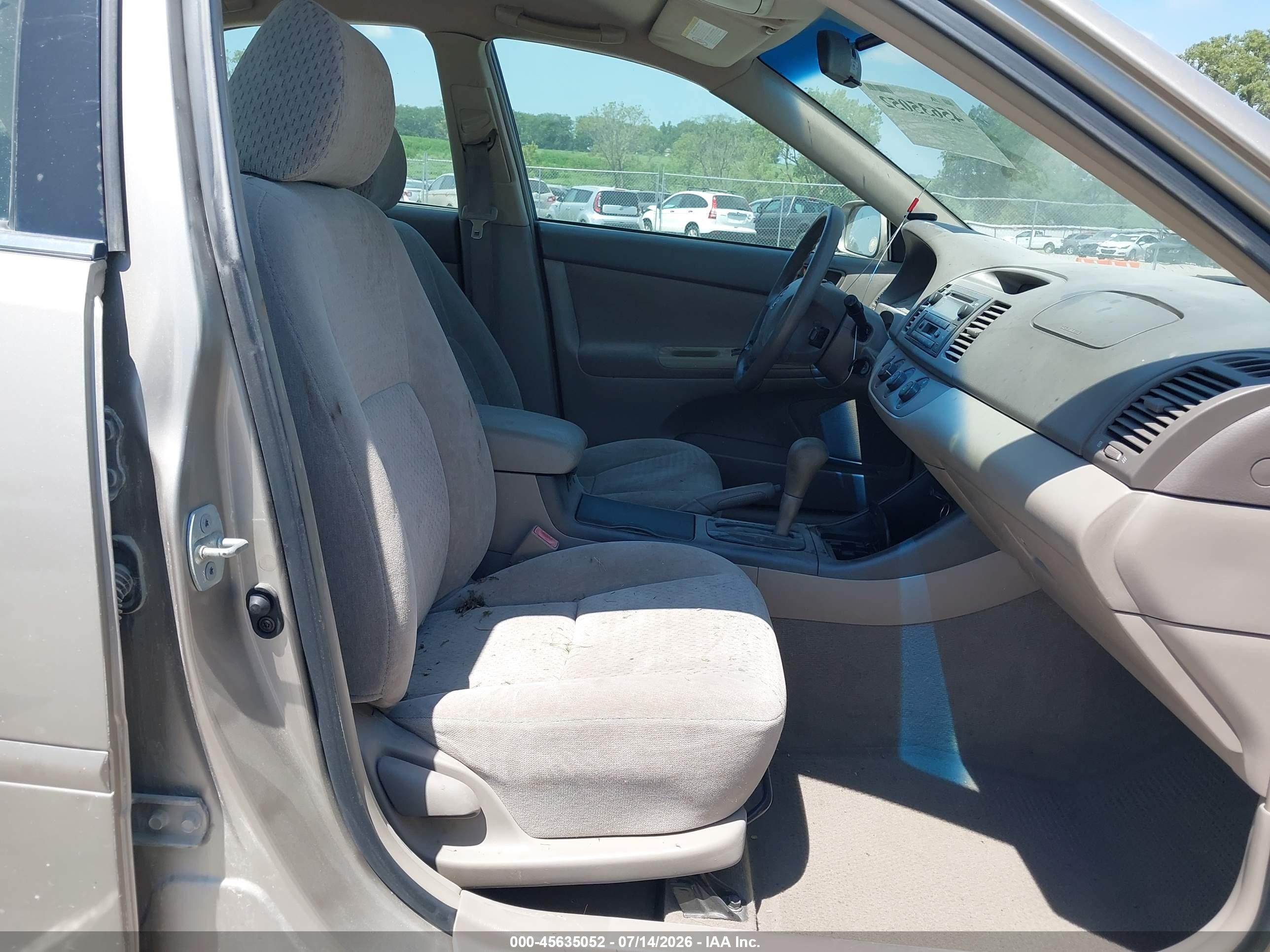 2003 Toyota Camry Le Gold vin: 4T1BE32K93U703373