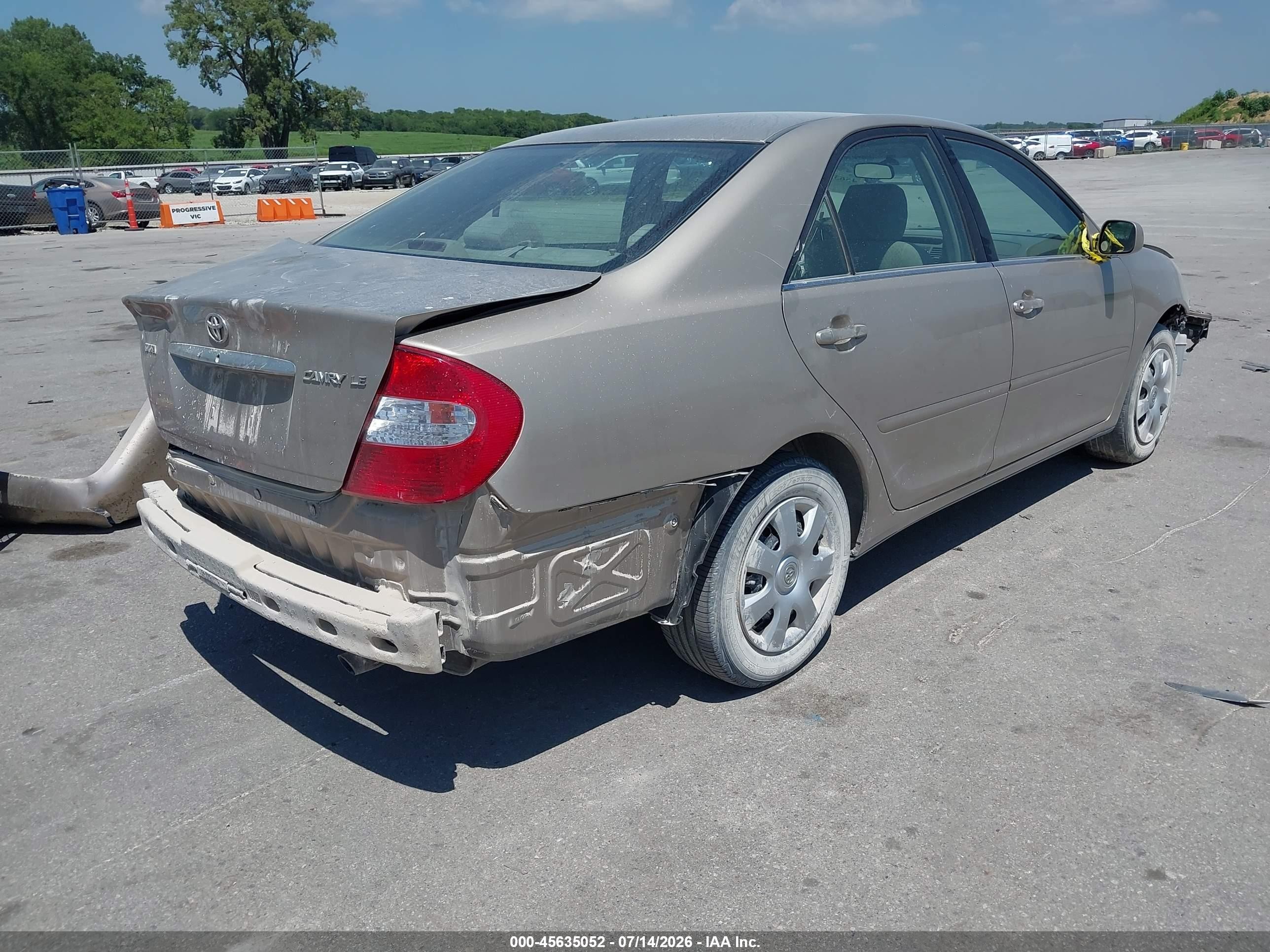 2003 Toyota Camry Le Gold vin: 4T1BE32K93U703373