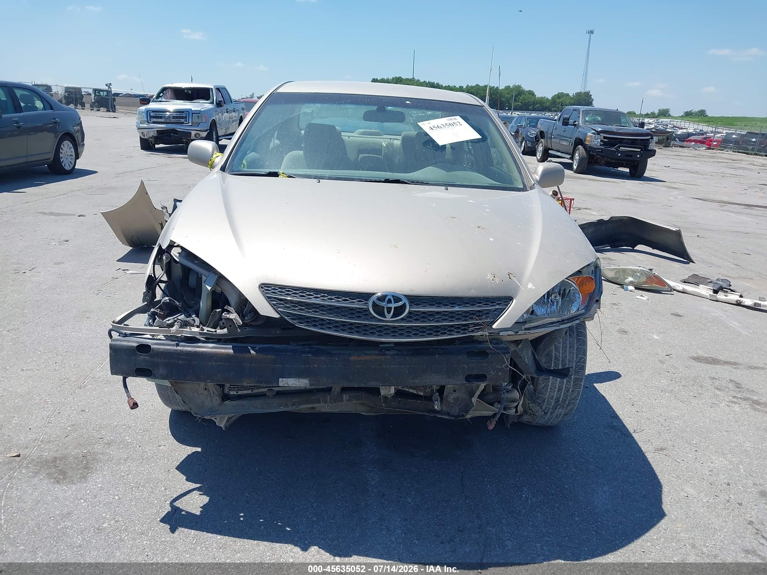 2003 Toyota Camry Le Gold vin: 4T1BE32K93U703373