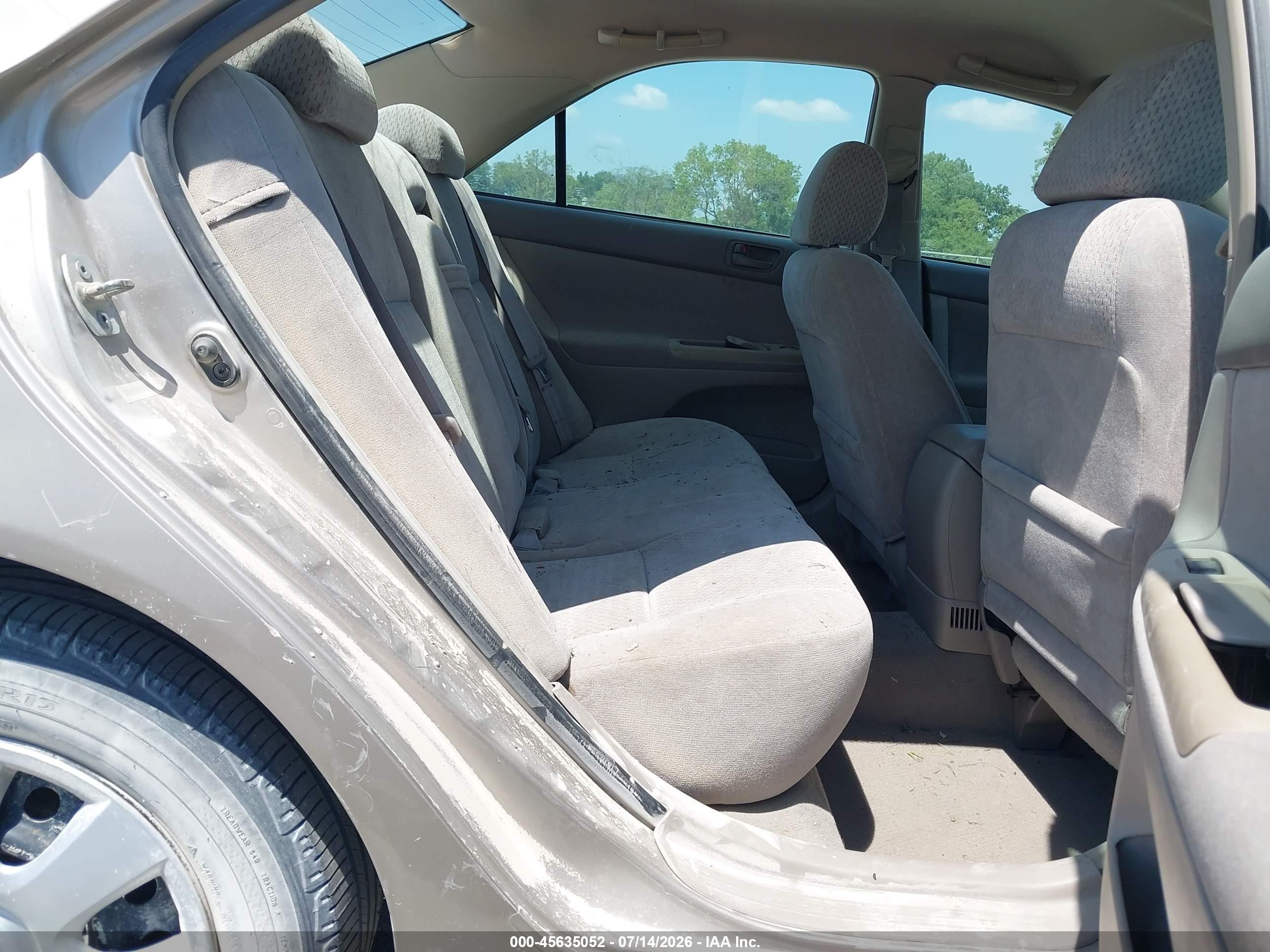2003 Toyota Camry Le Gold vin: 4T1BE32K93U703373