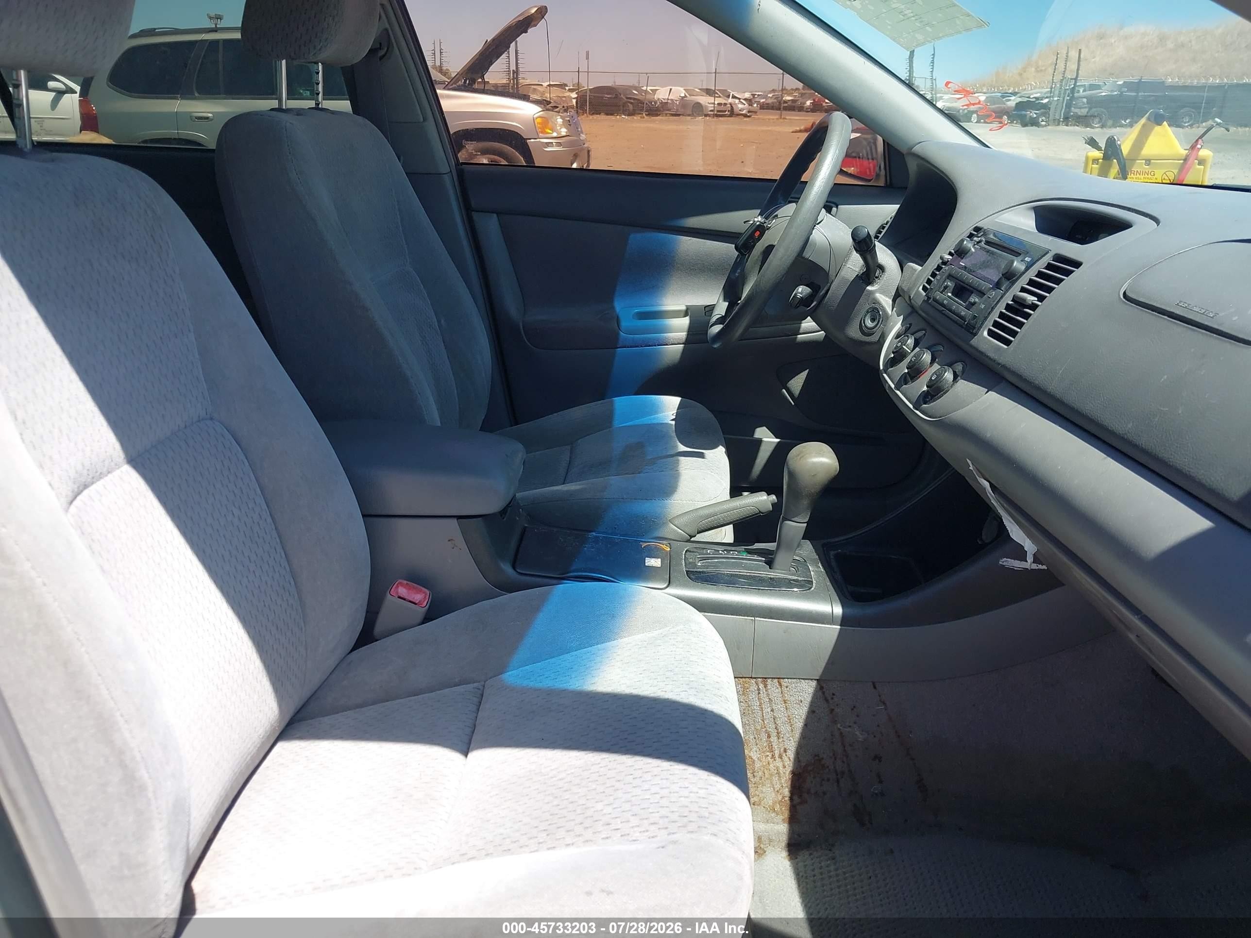 2004 Toyota Camry Le Silver vin: 4T1BE32K94U305131