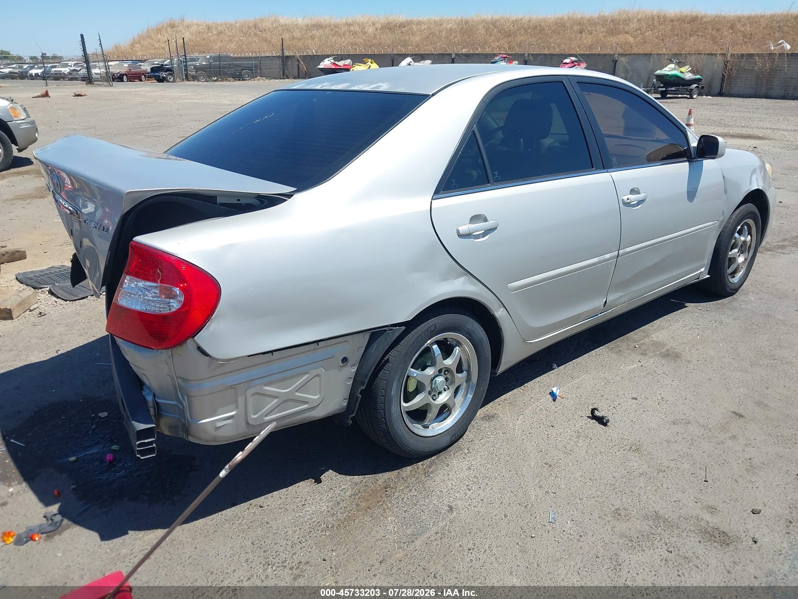 2004 Toyota Camry Le Silver vin: 4T1BE32K94U305131