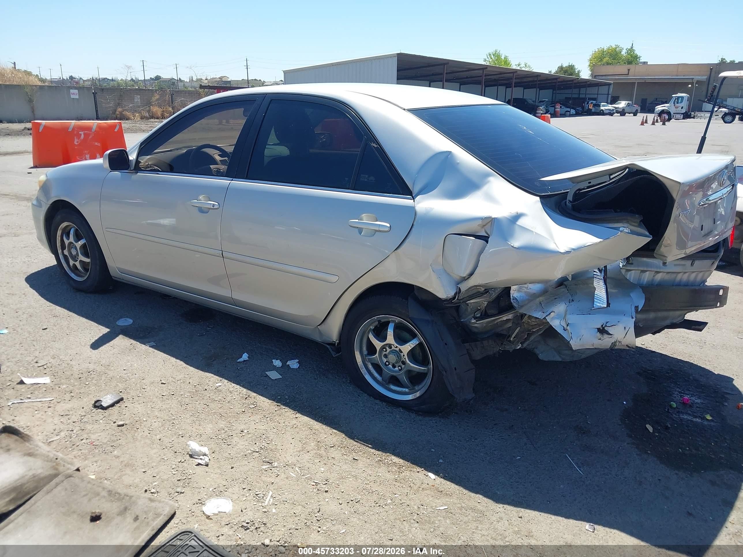 2004 Toyota Camry Le Silver vin: 4T1BE32K94U305131
