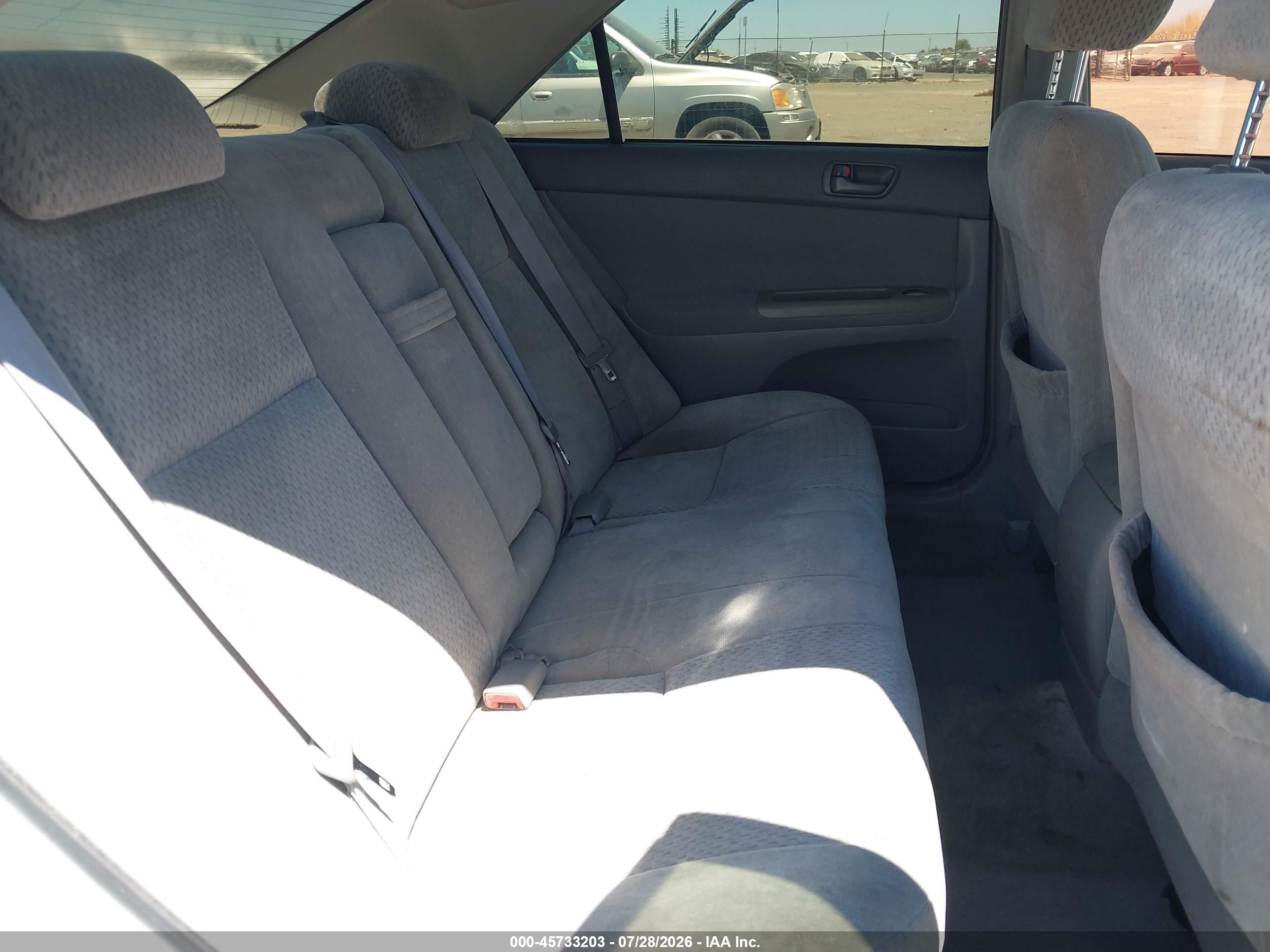 2004 Toyota Camry Le Silver vin: 4T1BE32K94U305131