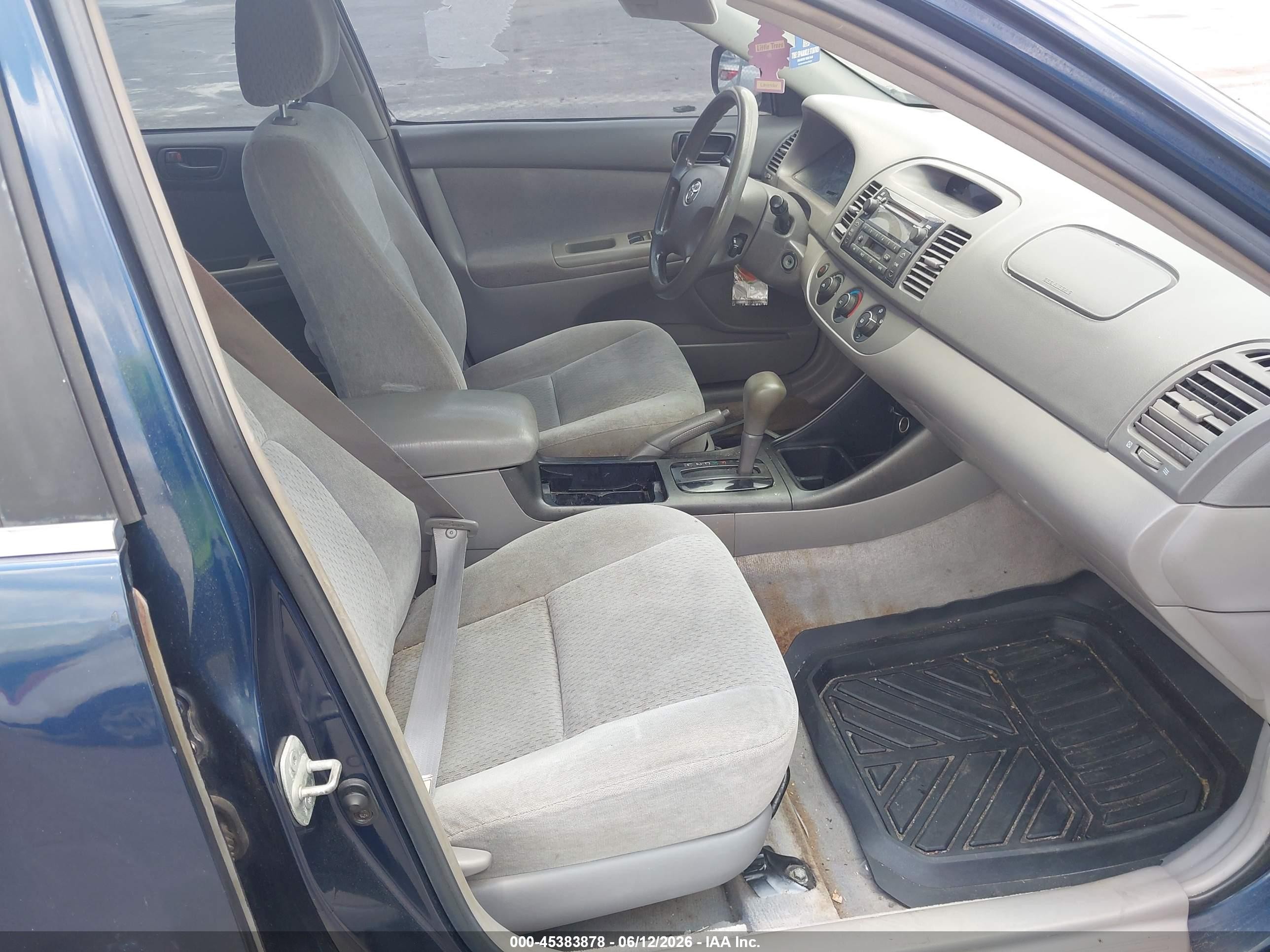 2004 Toyota Camry Le Blue vin: 4T1BE32K94U312807