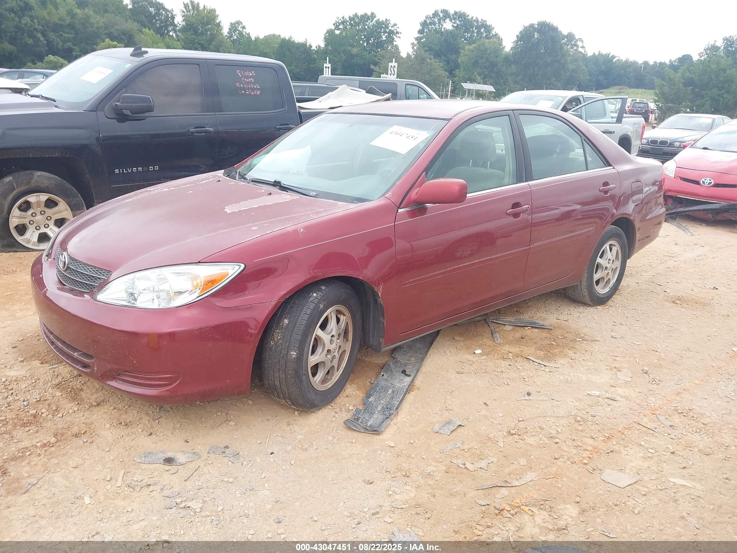 2004 Toyota Camry Le Red vin: 4T1BE32K94U322253