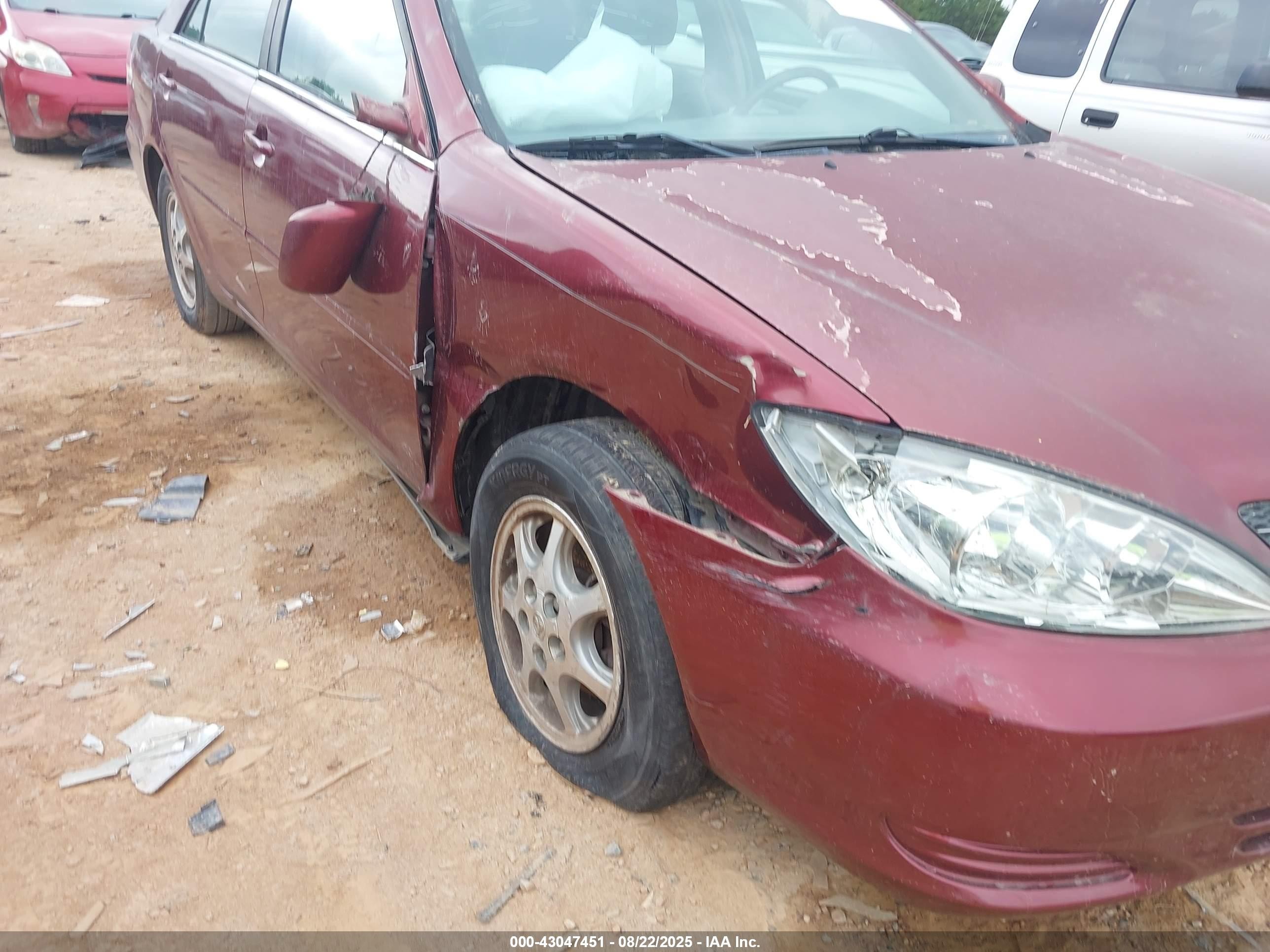 2004 Toyota Camry Le Red vin: 4T1BE32K94U322253