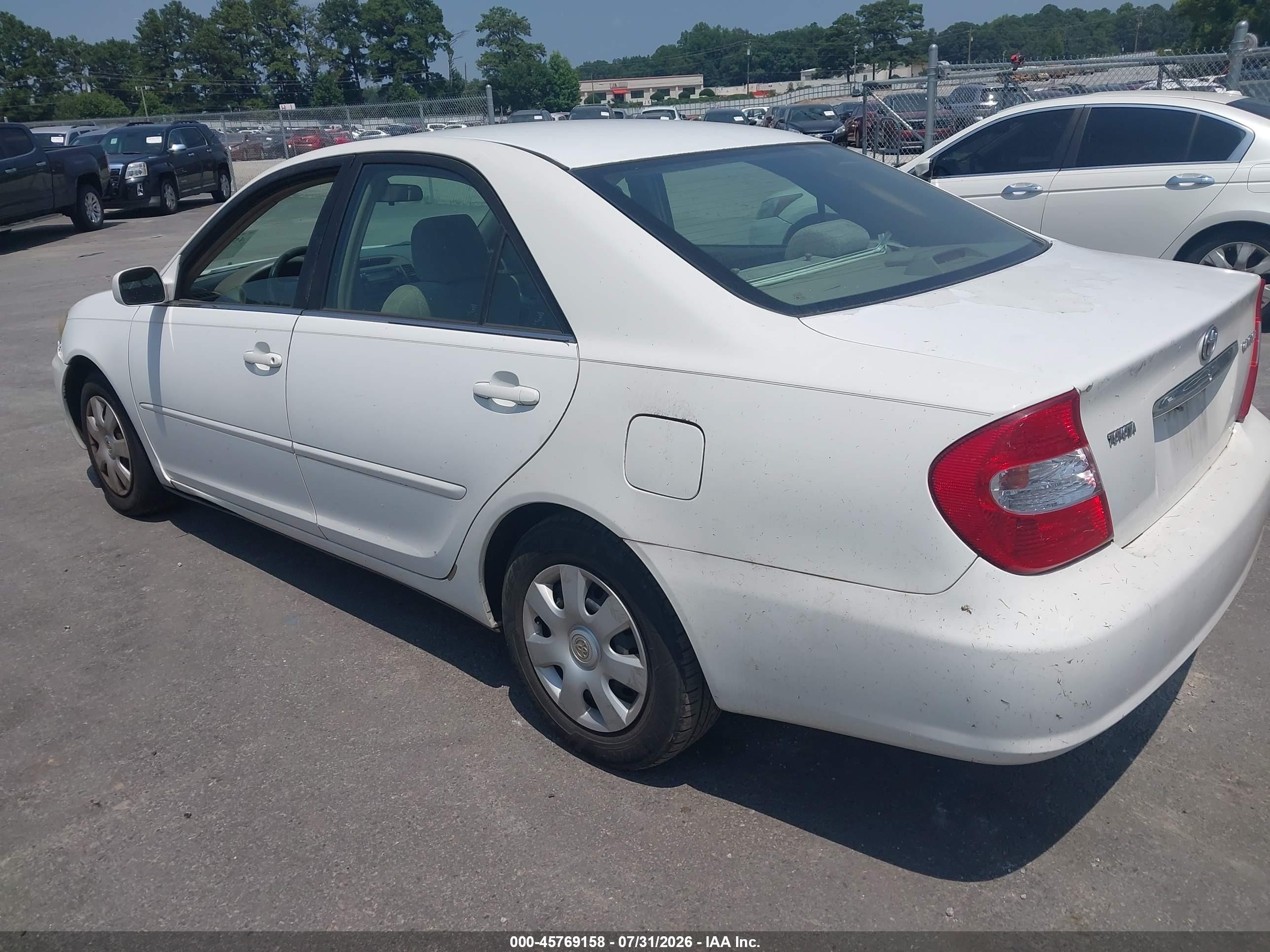 2004 Toyota Camry Le White vin: 4T1BE32K94U324987