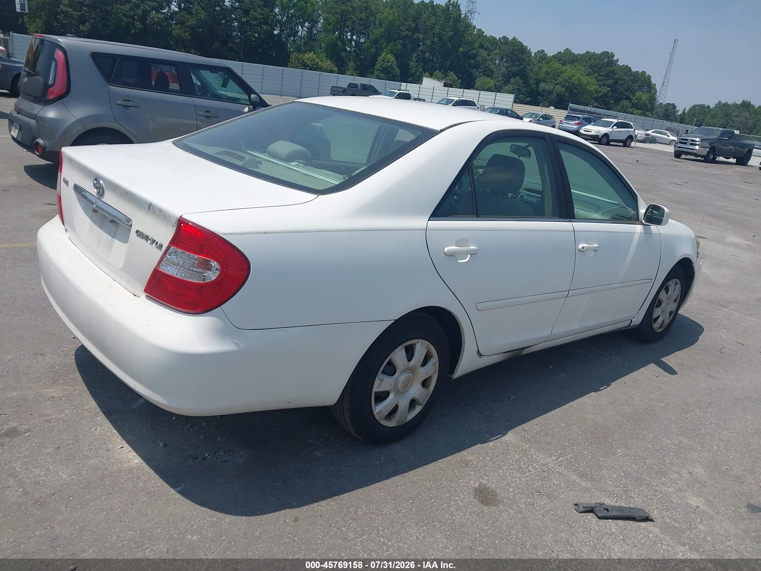 2004 Toyota Camry Le White vin: 4T1BE32K94U324987
