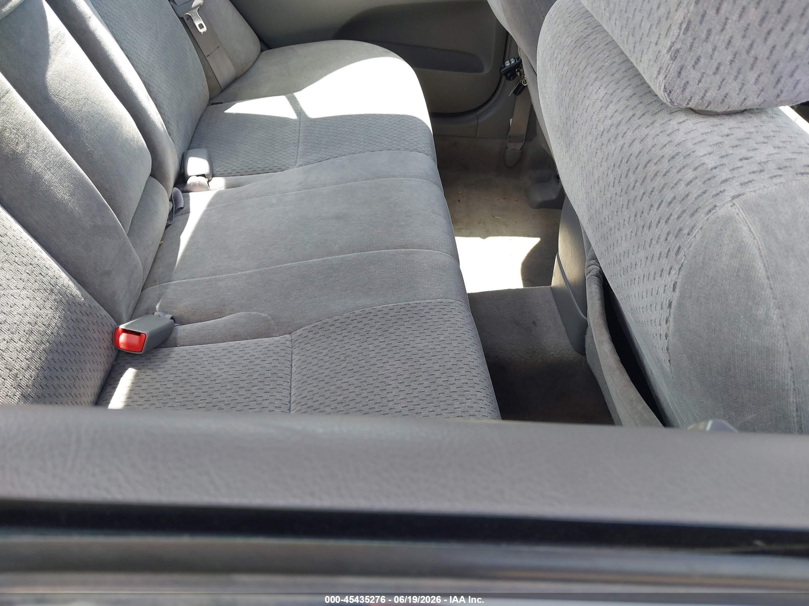 2004 Toyota Camry Le Red vin: 4T1BE32K94U326920