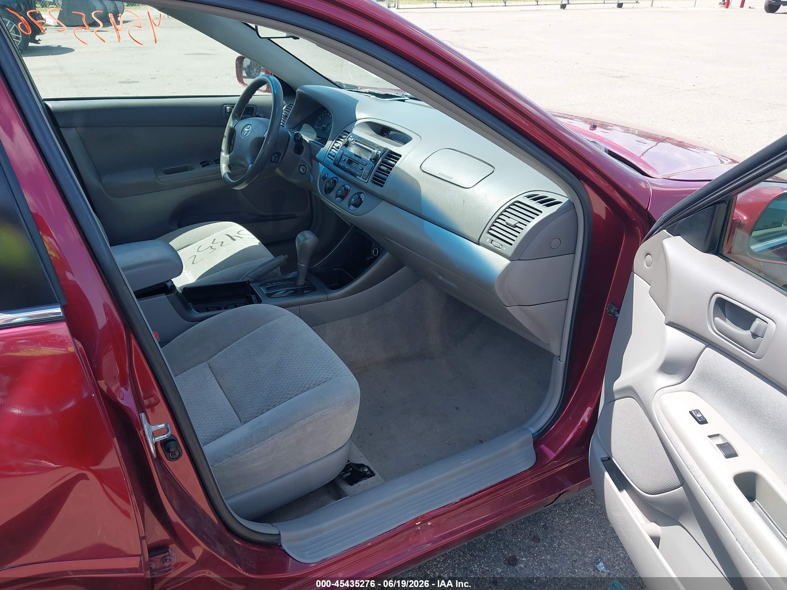 2004 Toyota Camry Le Red vin: 4T1BE32K94U326920