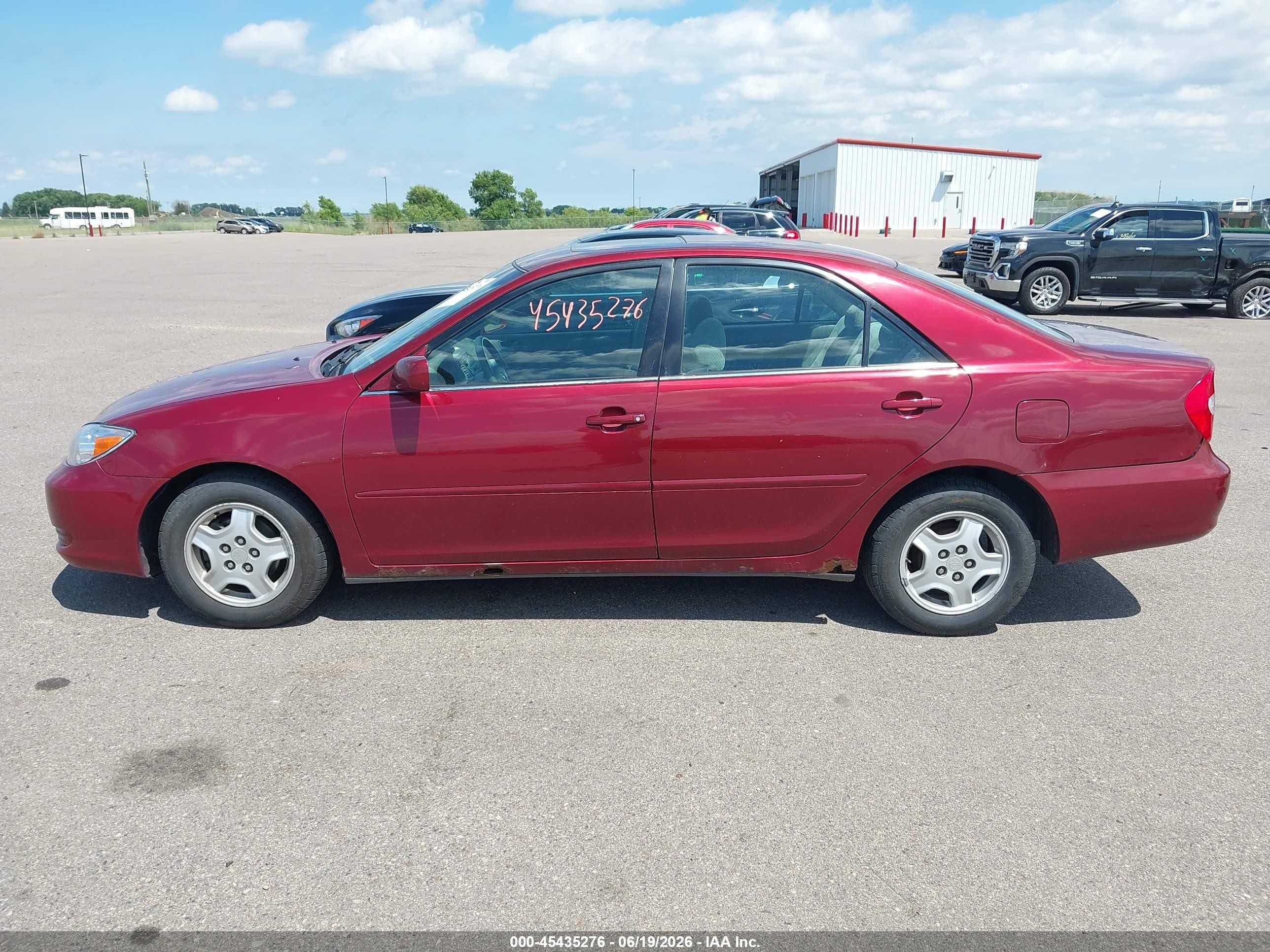 2004 Toyota Camry Le Red vin: 4T1BE32K94U326920