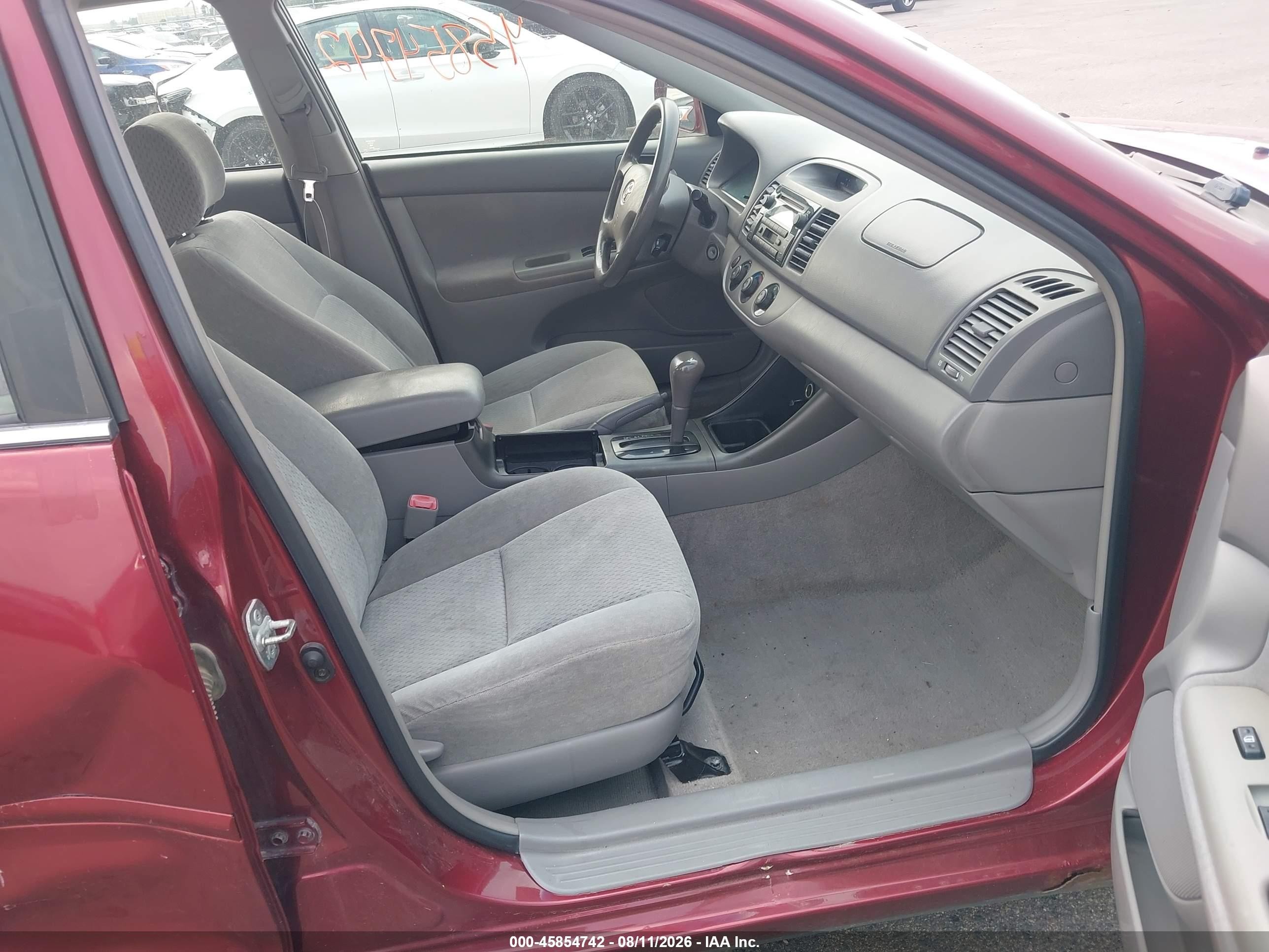 2004 Toyota Camry Le Red vin: 4T1BE32K94U326920