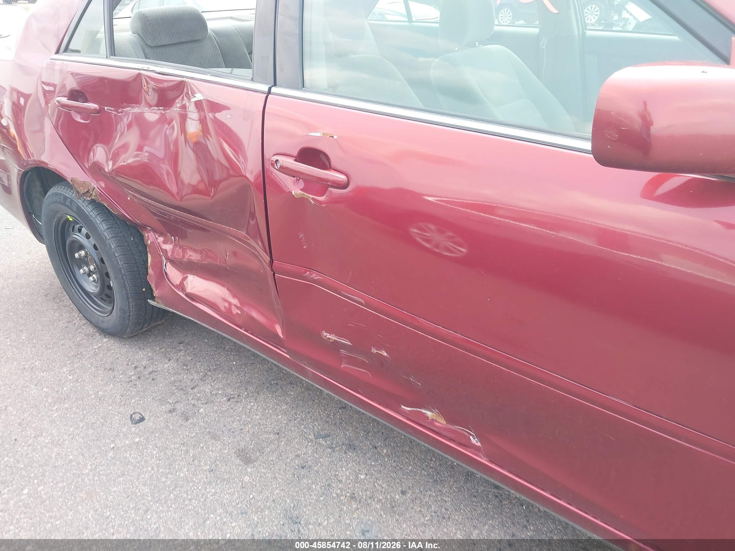2004 Toyota Camry Le Red vin: 4T1BE32K94U326920