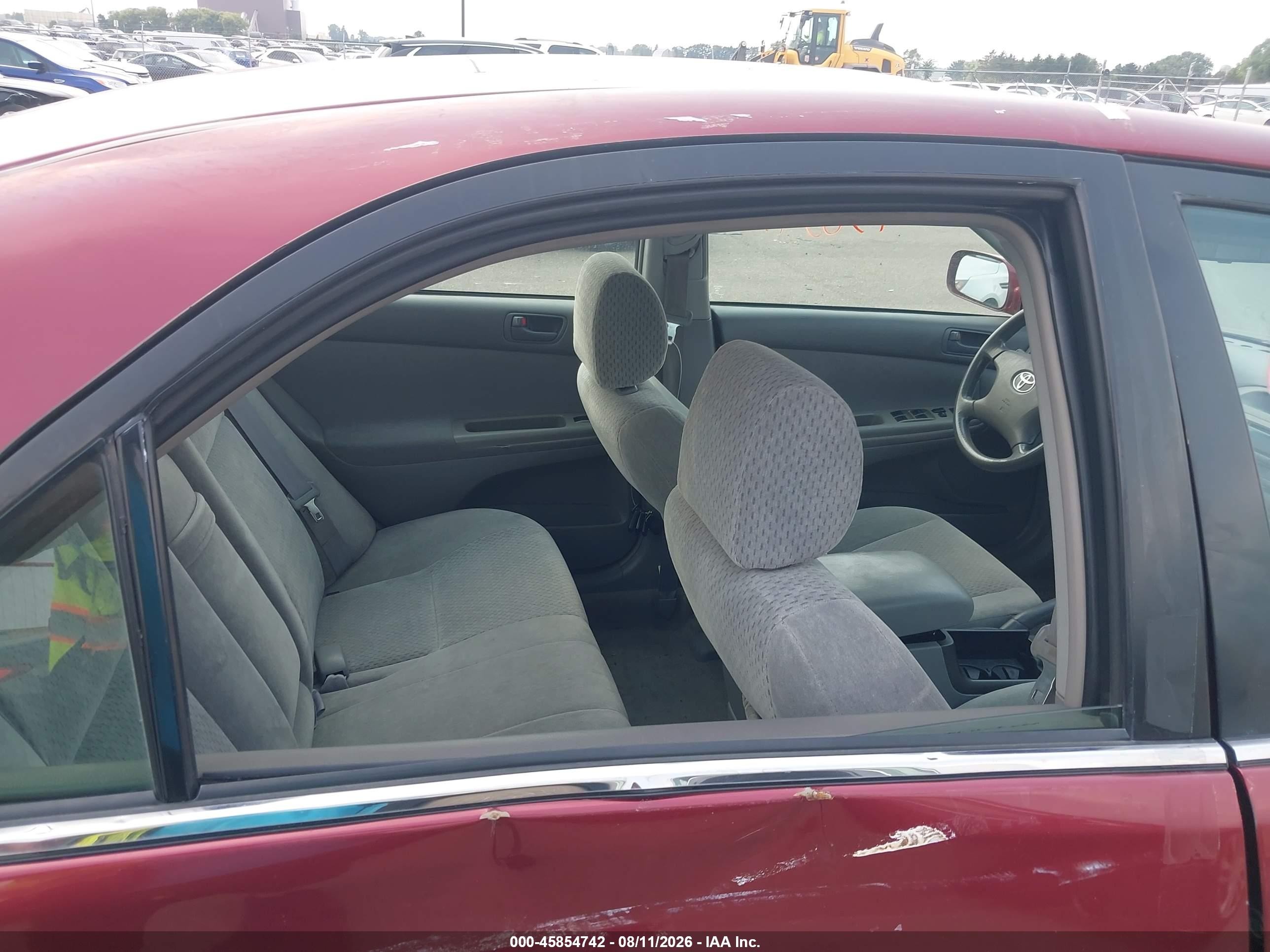 2004 Toyota Camry Le Red vin: 4T1BE32K94U326920
