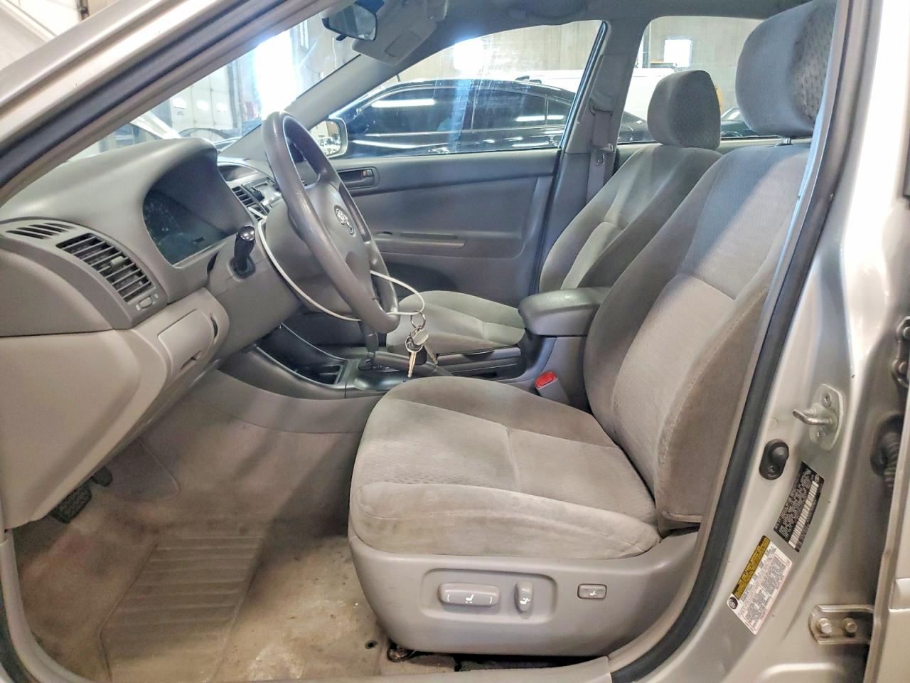 2004 Toyota Camry Le Silver vin: 4T1BE32K94U376331