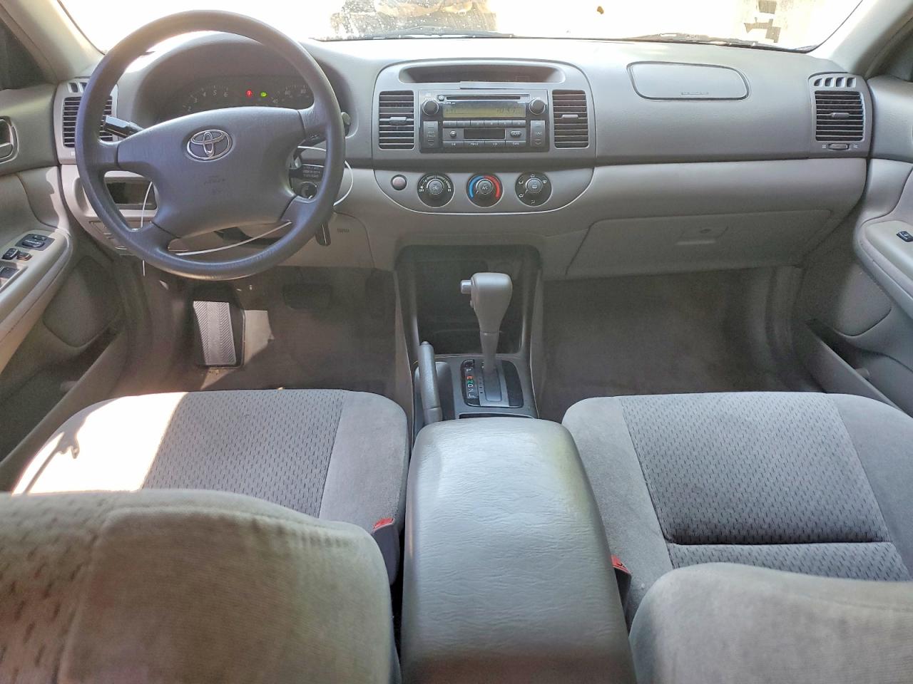 2004 Toyota Camry Le Silver vin: 4T1BE32K94U902196
