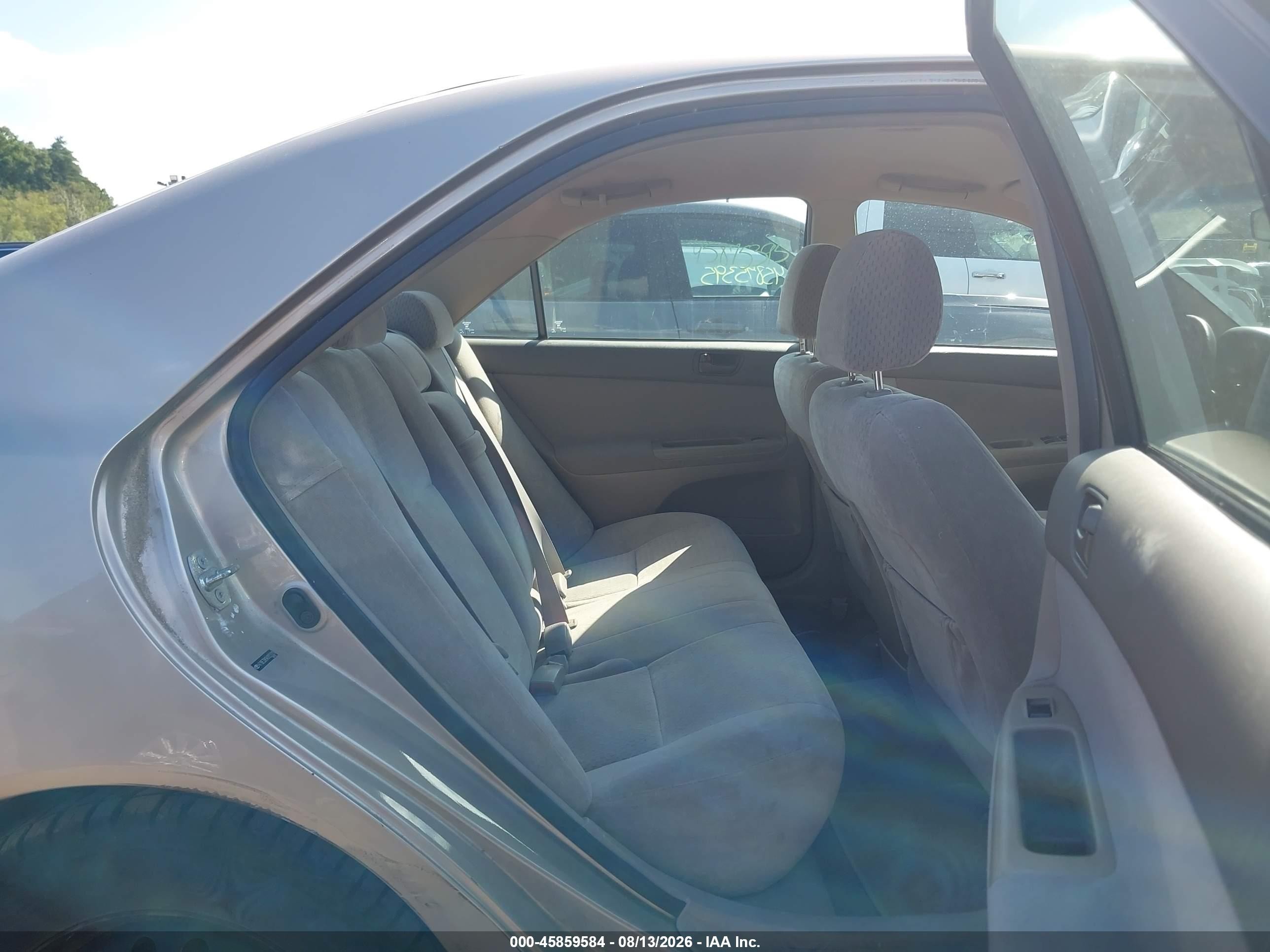 2004 Toyota Camry Le Gold vin: 4T1BE32K94U925221