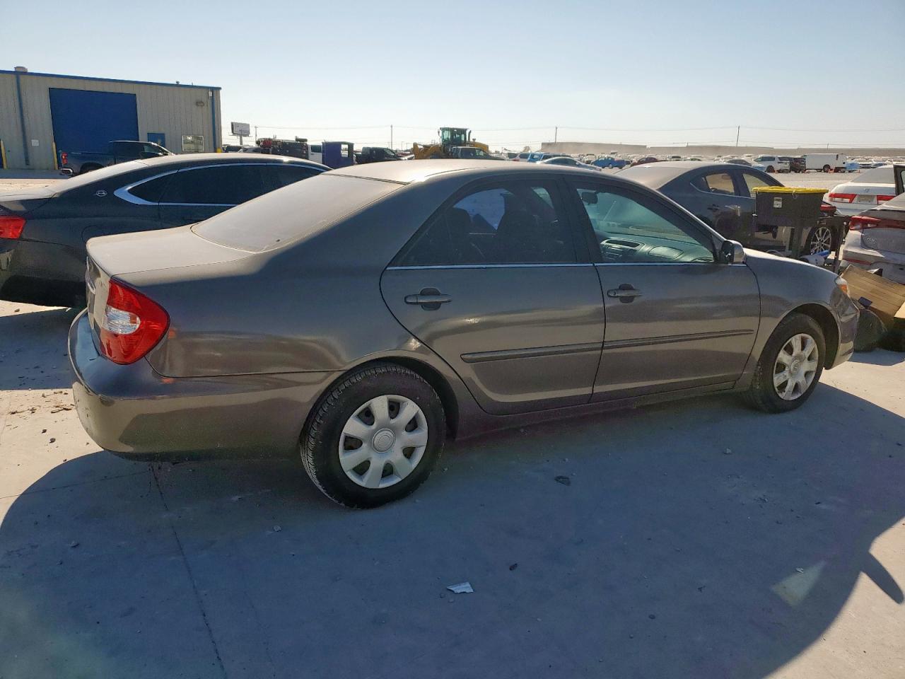2004 Toyota Camry Le Gray vin: 4T1BE32K94U928877