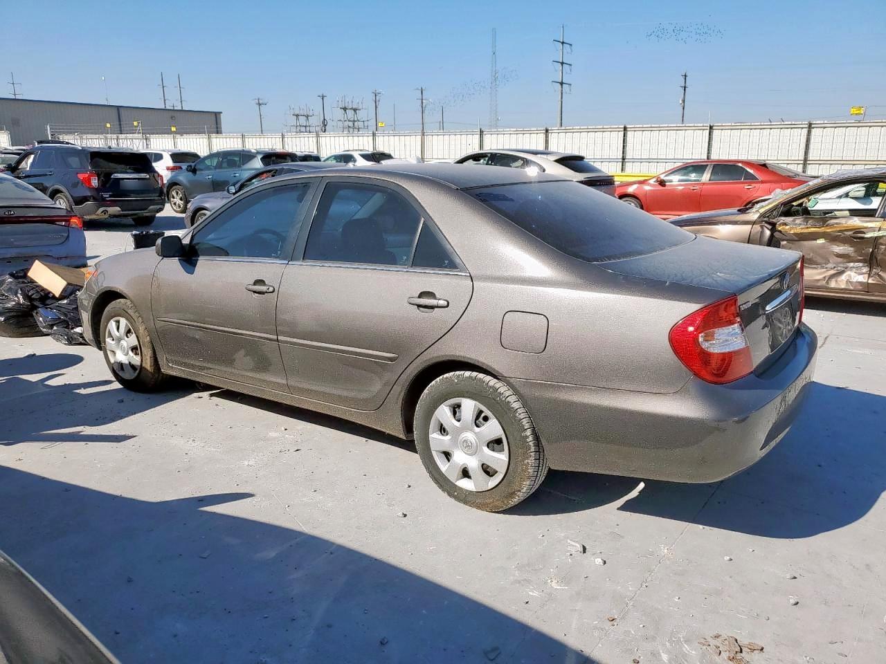 2004 Toyota Camry Le Gray vin: 4T1BE32K94U928877
