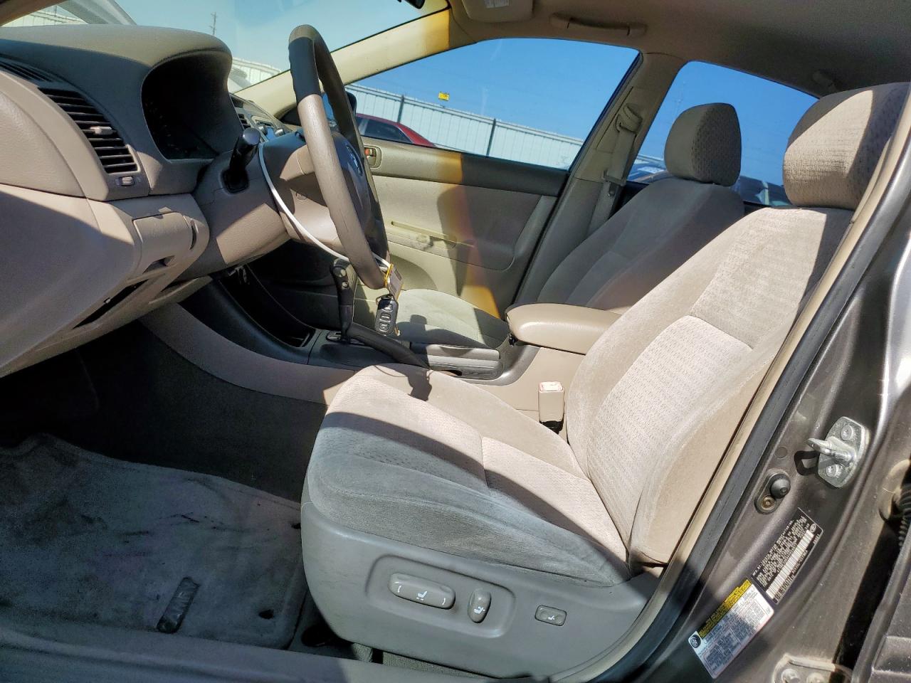 2004 Toyota Camry Le Gray vin: 4T1BE32K94U928877