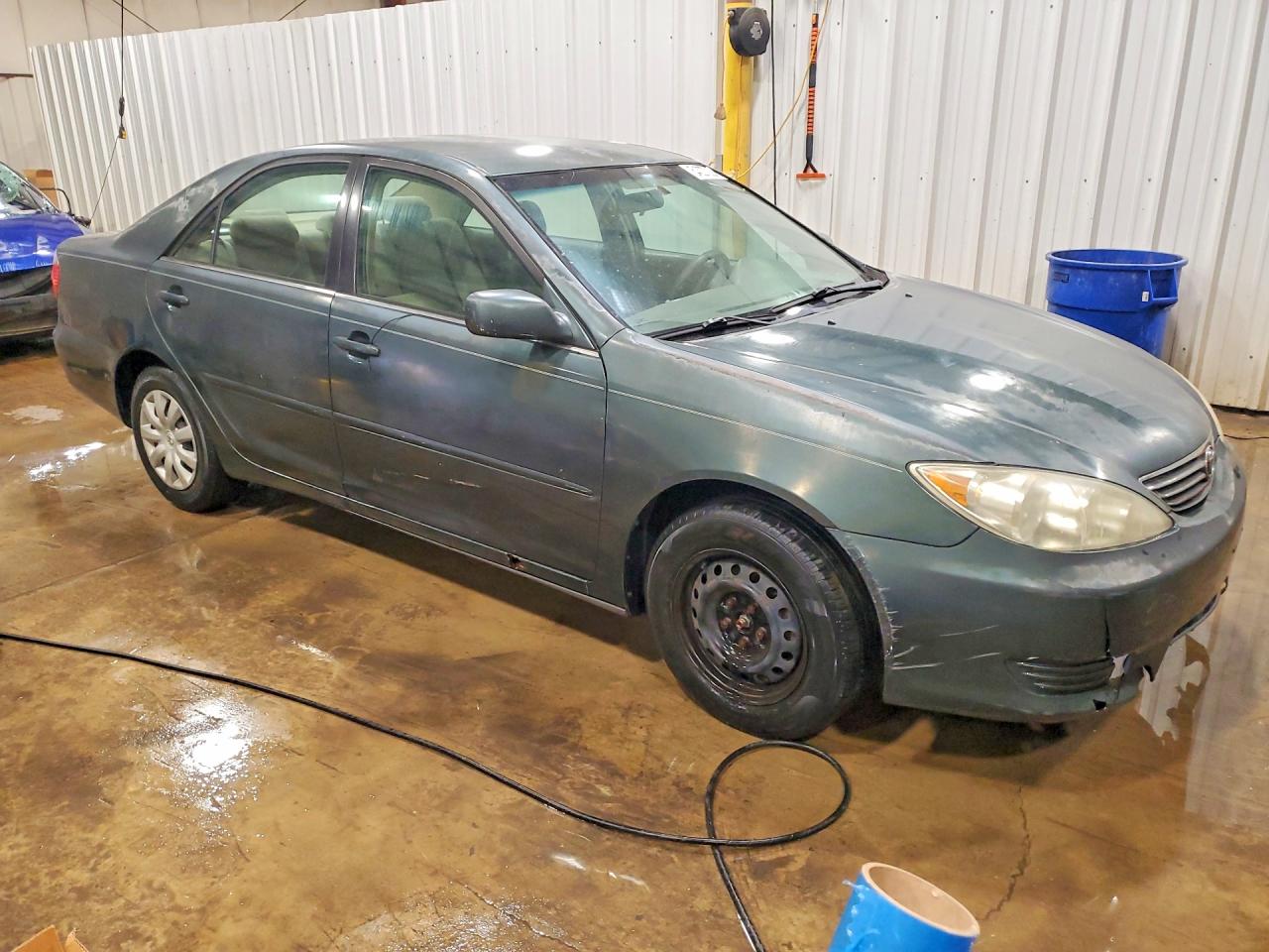 2005 Toyota Camry Le Green vin: 4T1BE32K95U023136