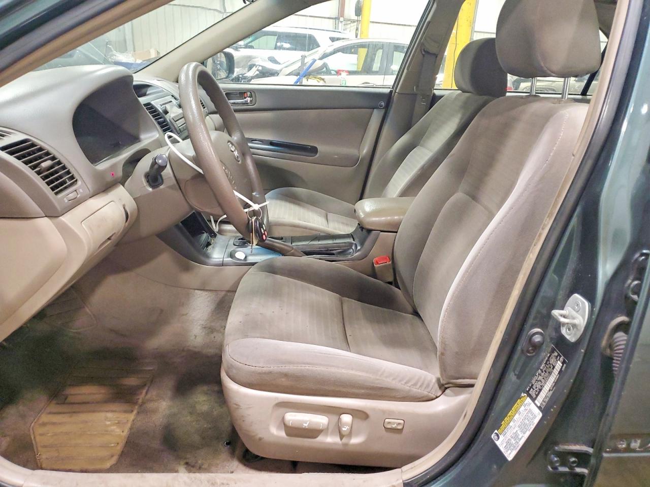 2005 Toyota Camry Le Green vin: 4T1BE32K95U023136