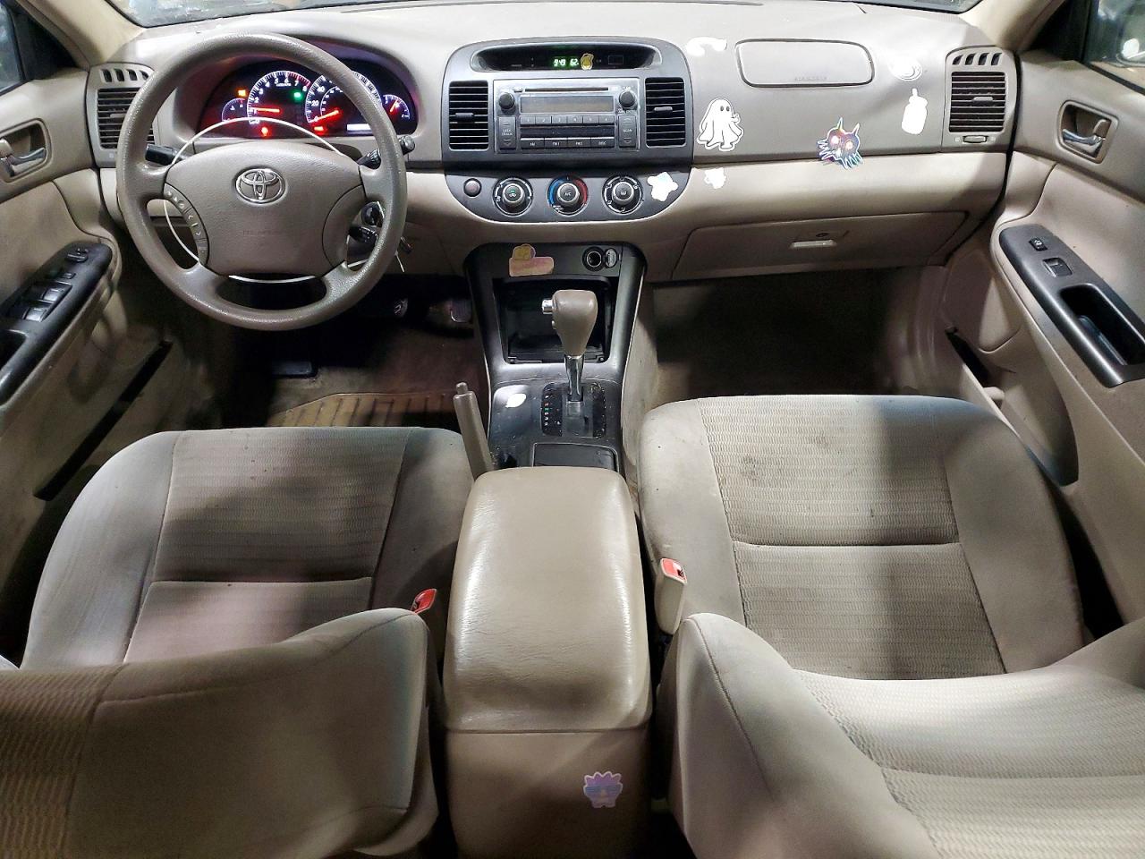 2005 Toyota Camry Le Green vin: 4T1BE32K95U023136