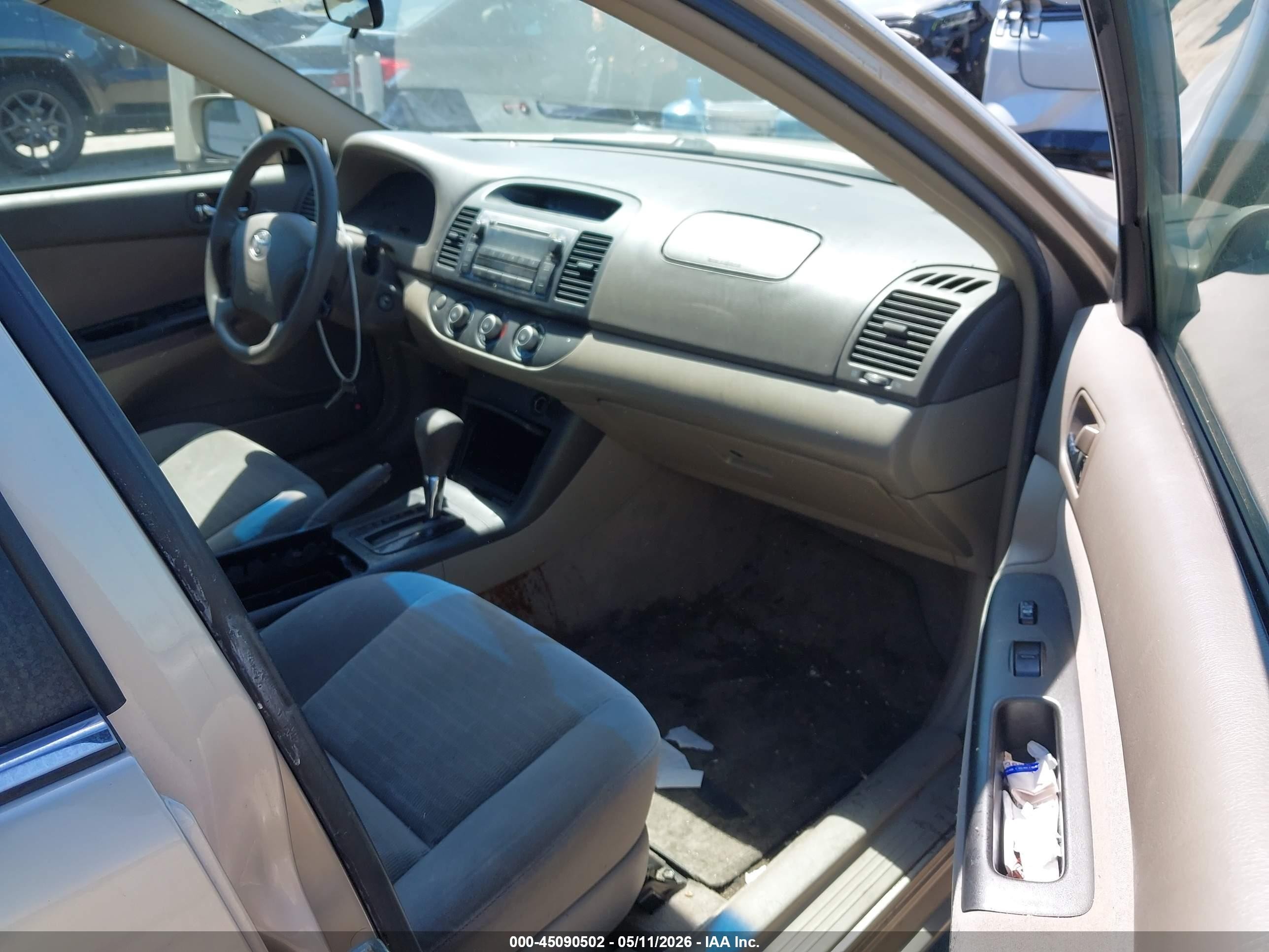 2005 Toyota Camry Le Champagne vin: 4T1BE32K95U032628