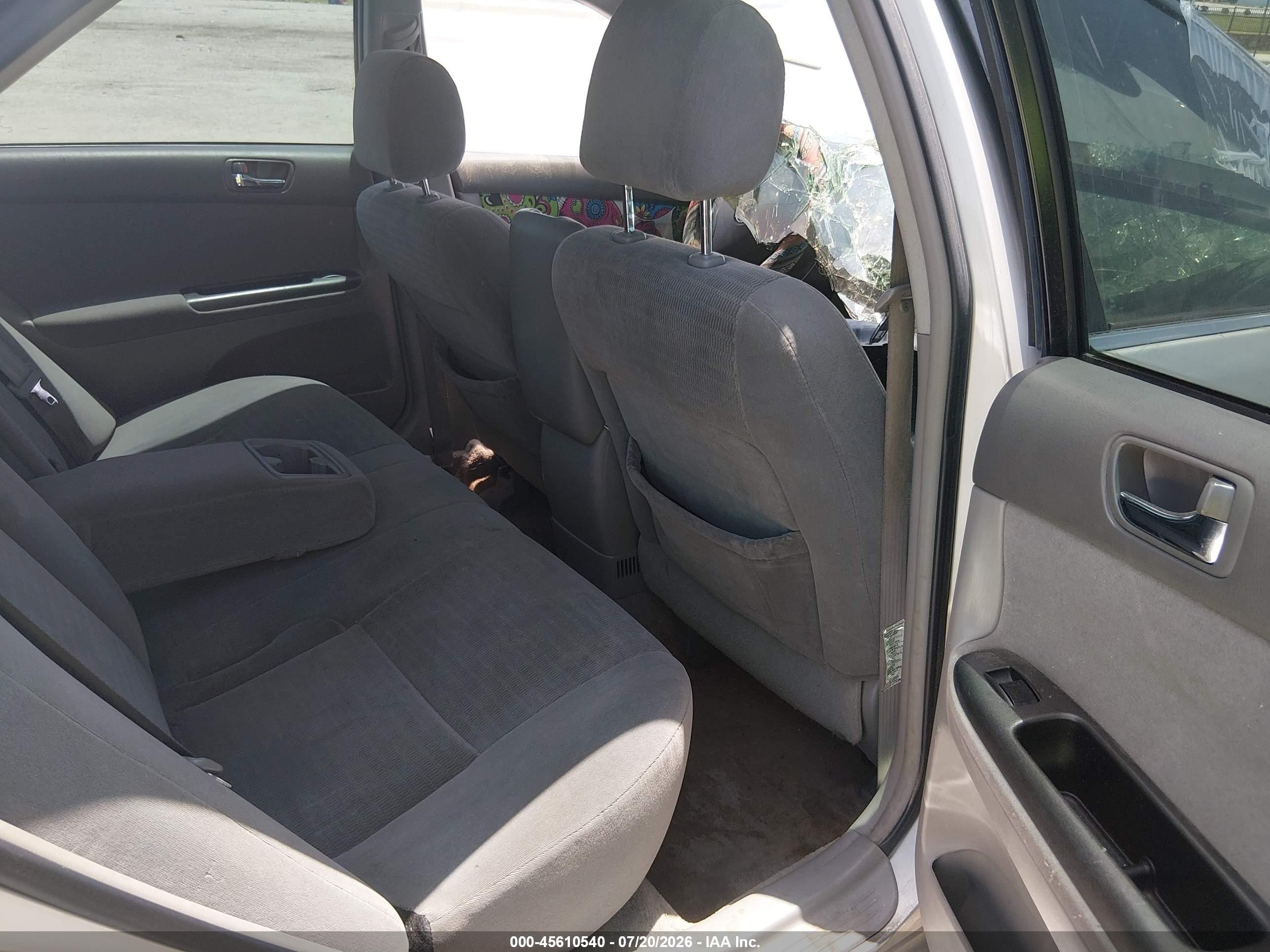 2005 Toyota Camry Le Silver vin: 4T1BE32K95U040065