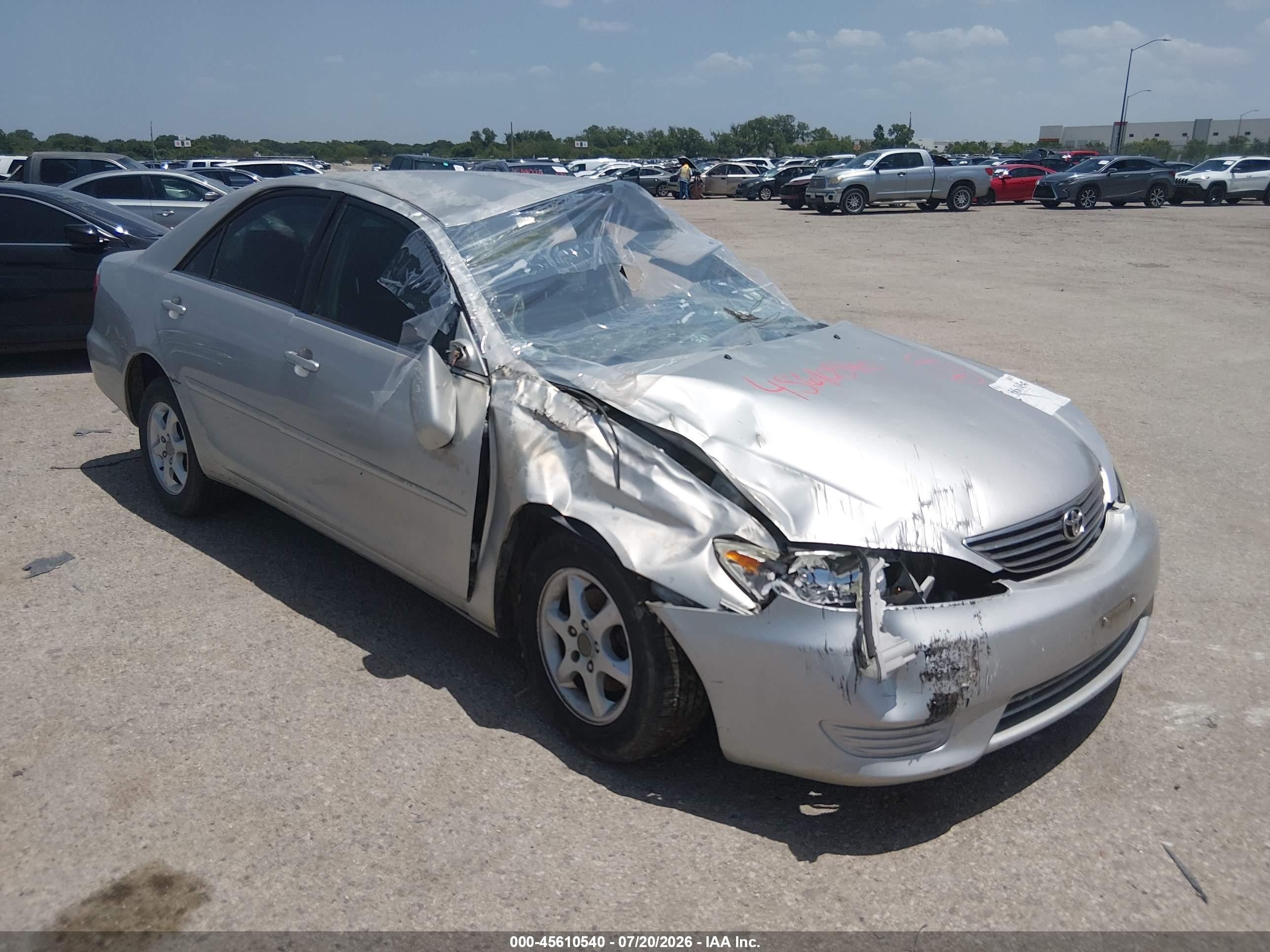 2005 Toyota Camry Le Silver vin: 4T1BE32K95U040065