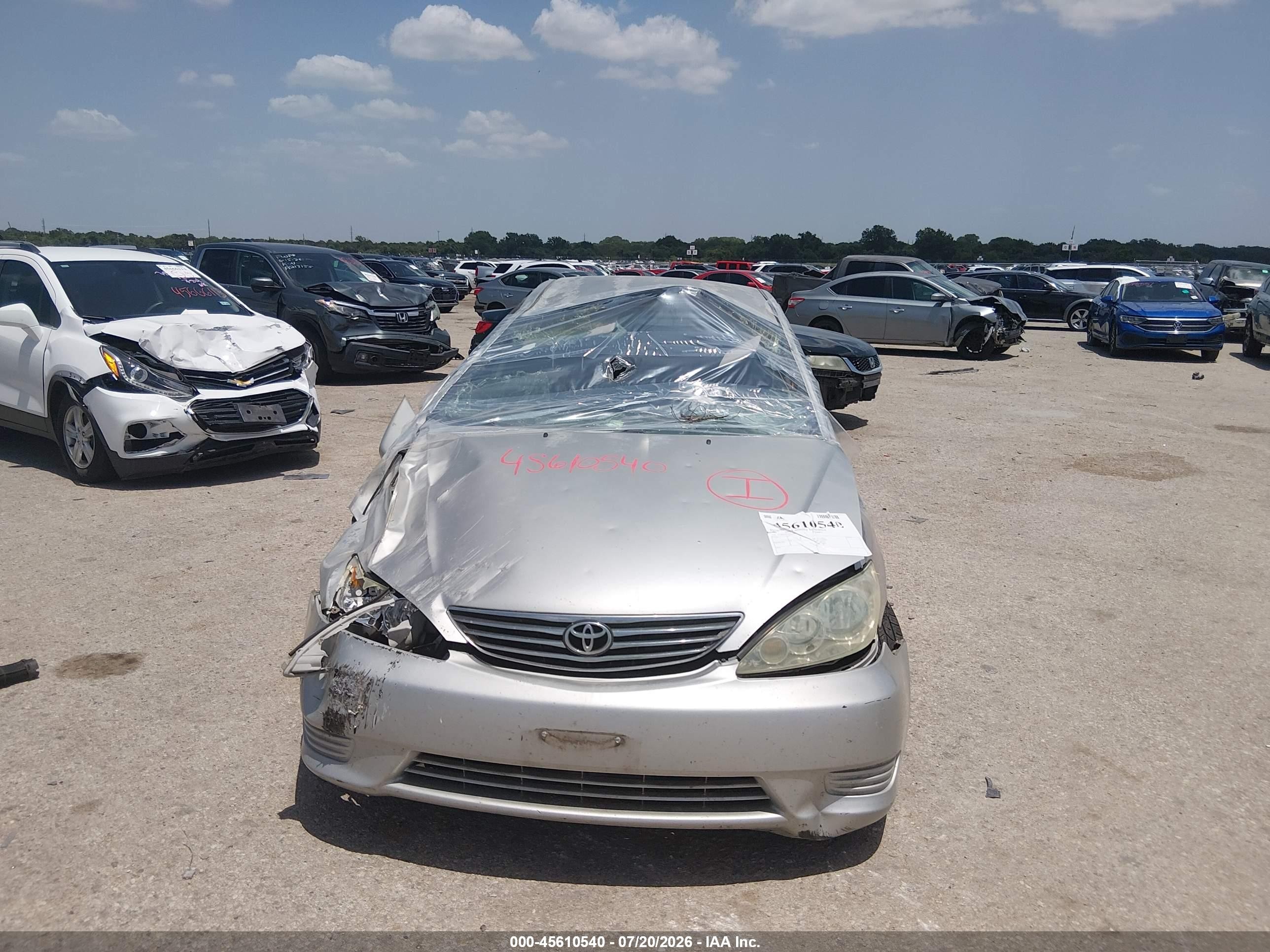2005 Toyota Camry Le Silver vin: 4T1BE32K95U040065