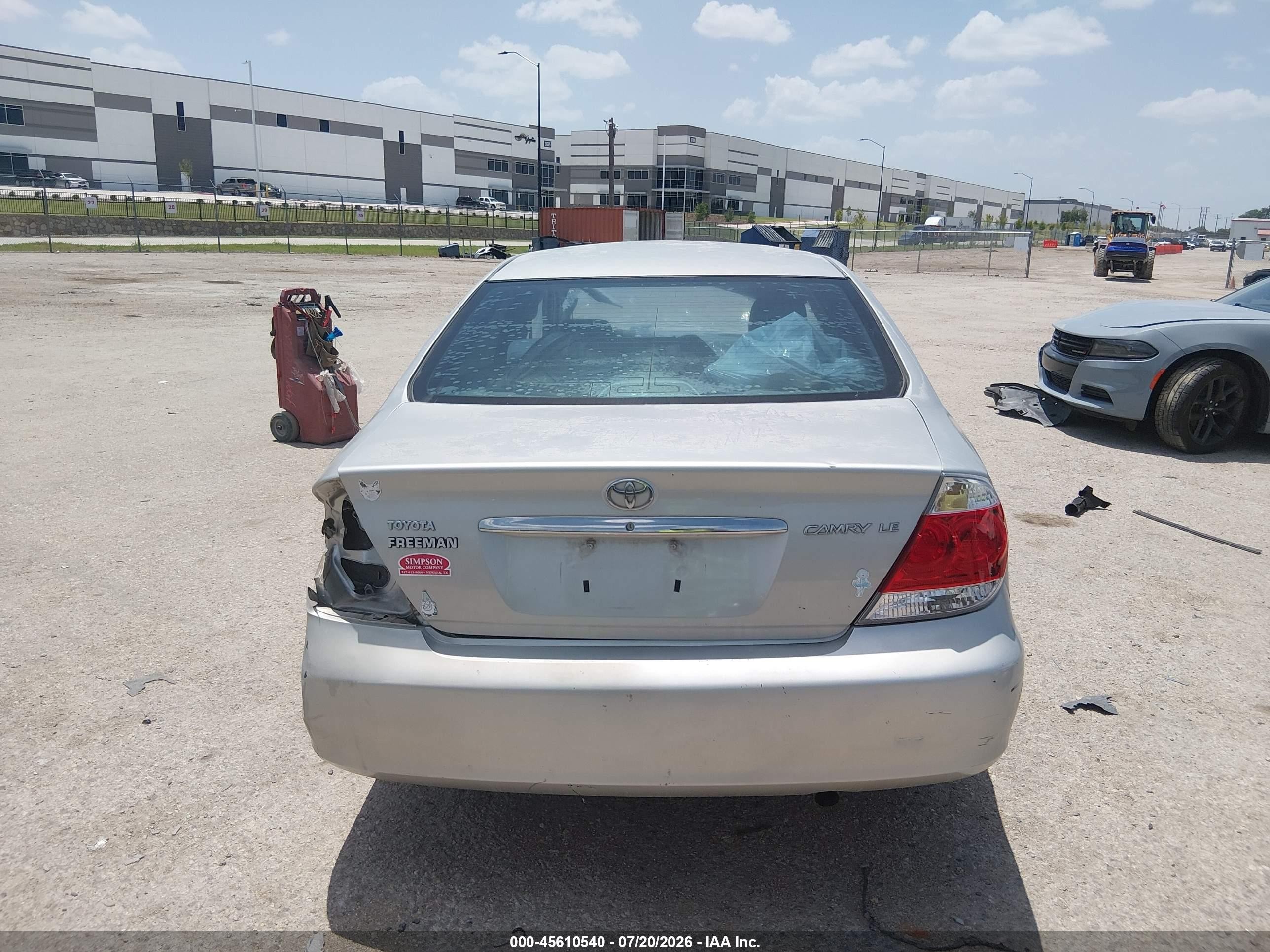 2005 Toyota Camry Le Silver vin: 4T1BE32K95U040065