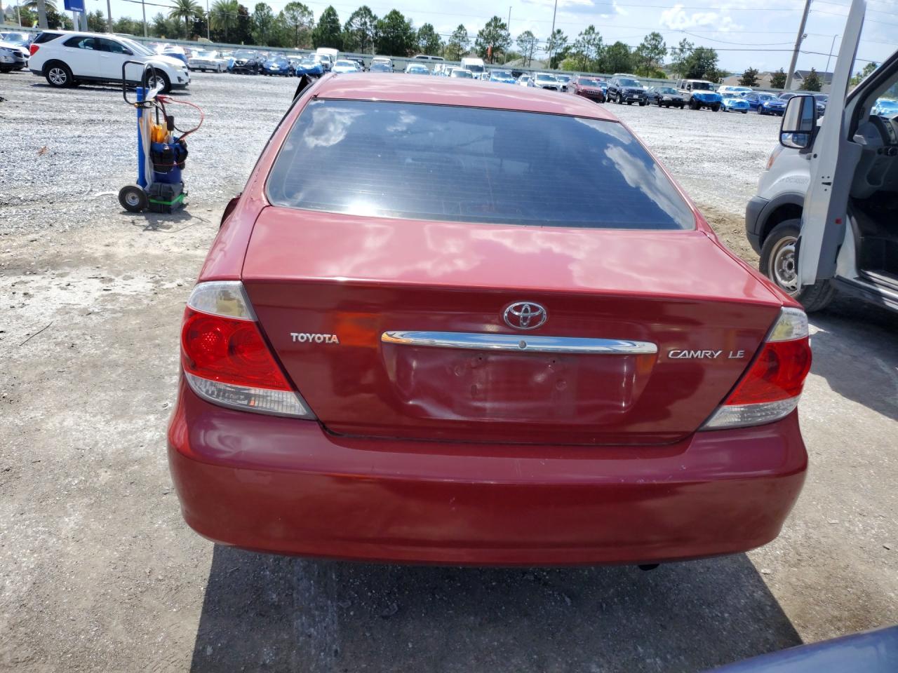 2005 Toyota Camry Le Red vin: 4T1BE32K95U061126