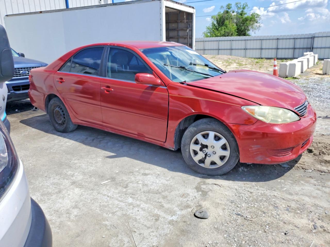 2005 Toyota Camry Le Red vin: 4T1BE32K95U061126