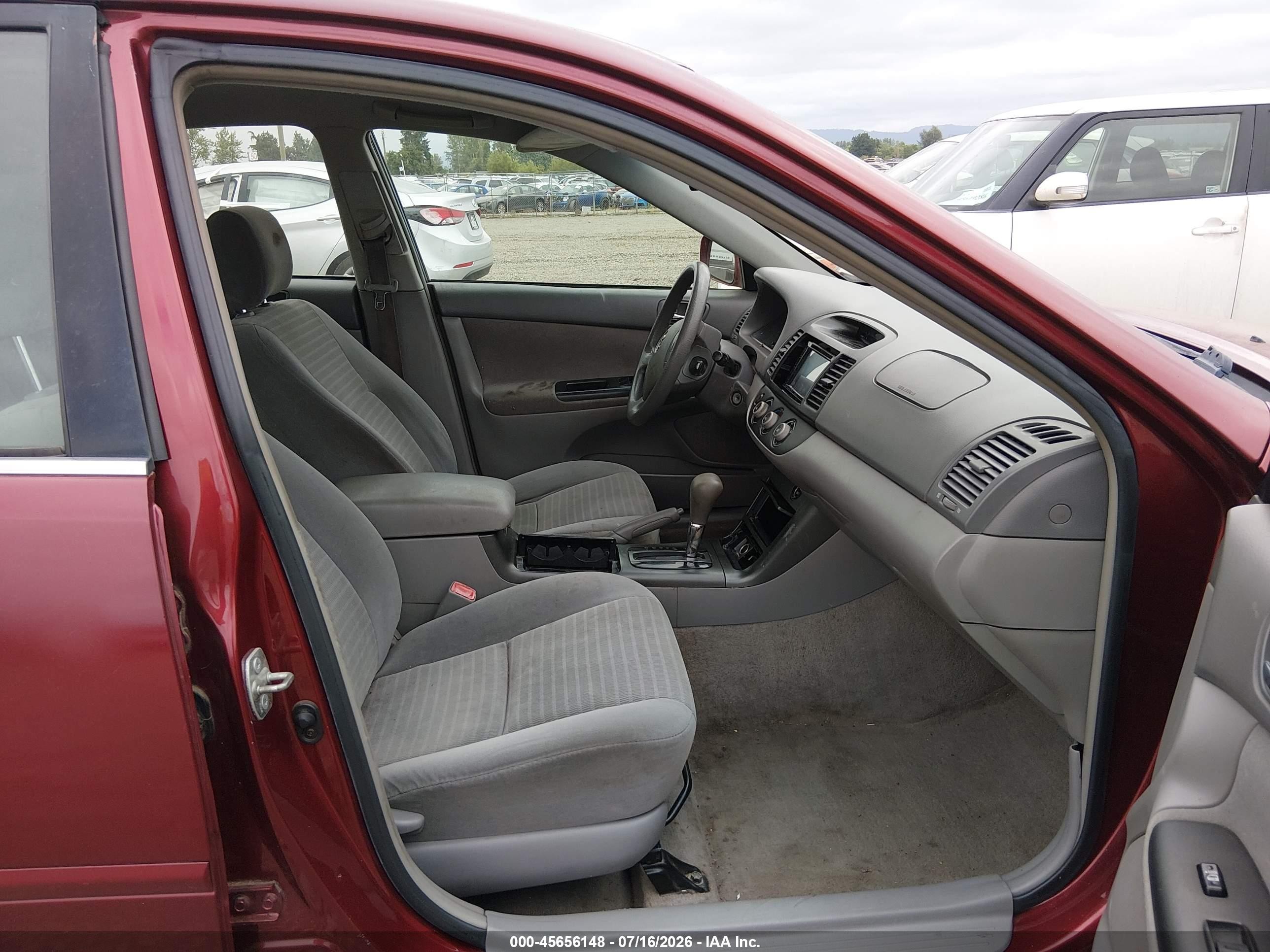 2005 Toyota Camry Le Red vin: 4T1BE32K95U070683