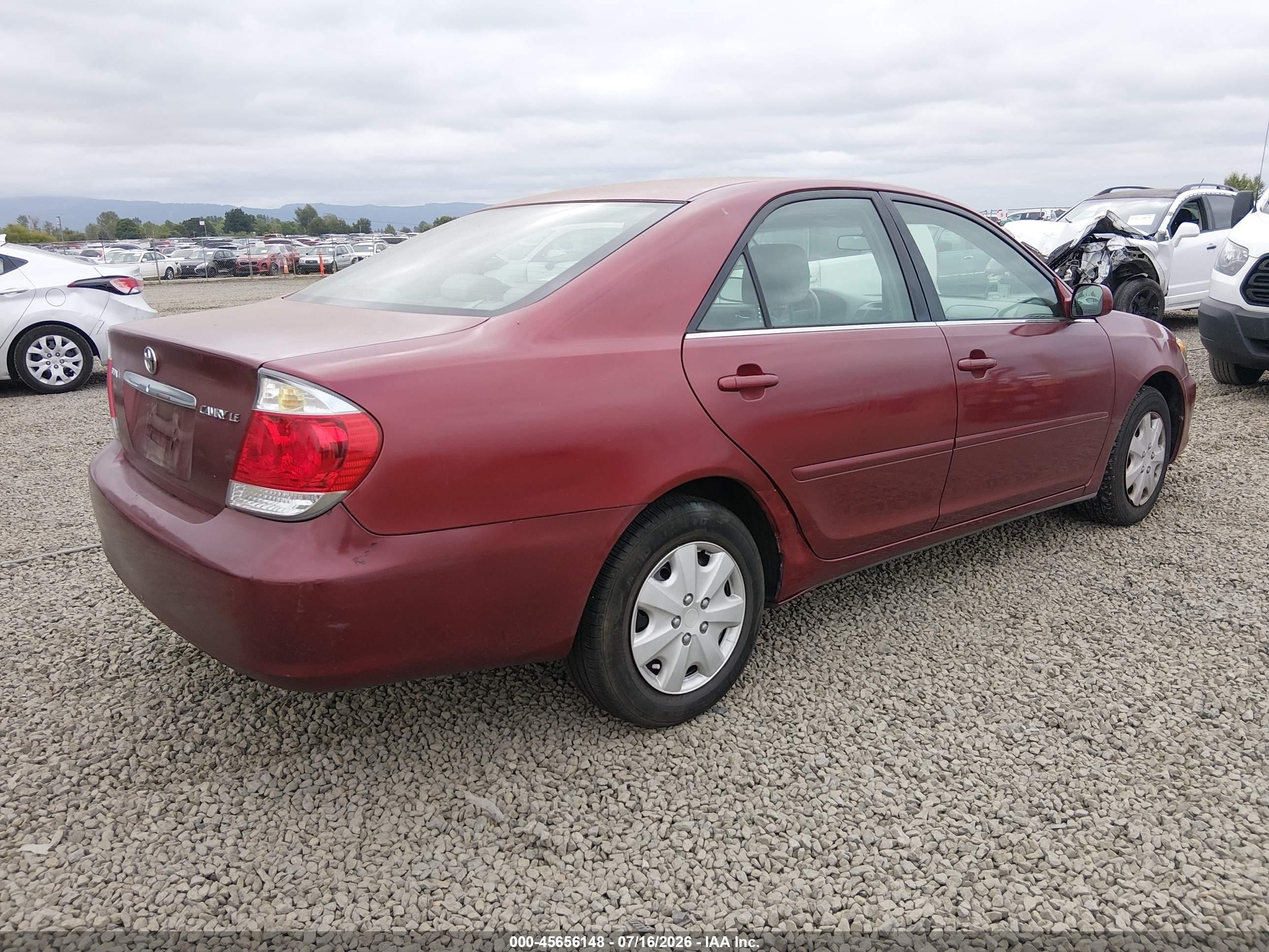 2005 Toyota Camry Le Red vin: 4T1BE32K95U070683