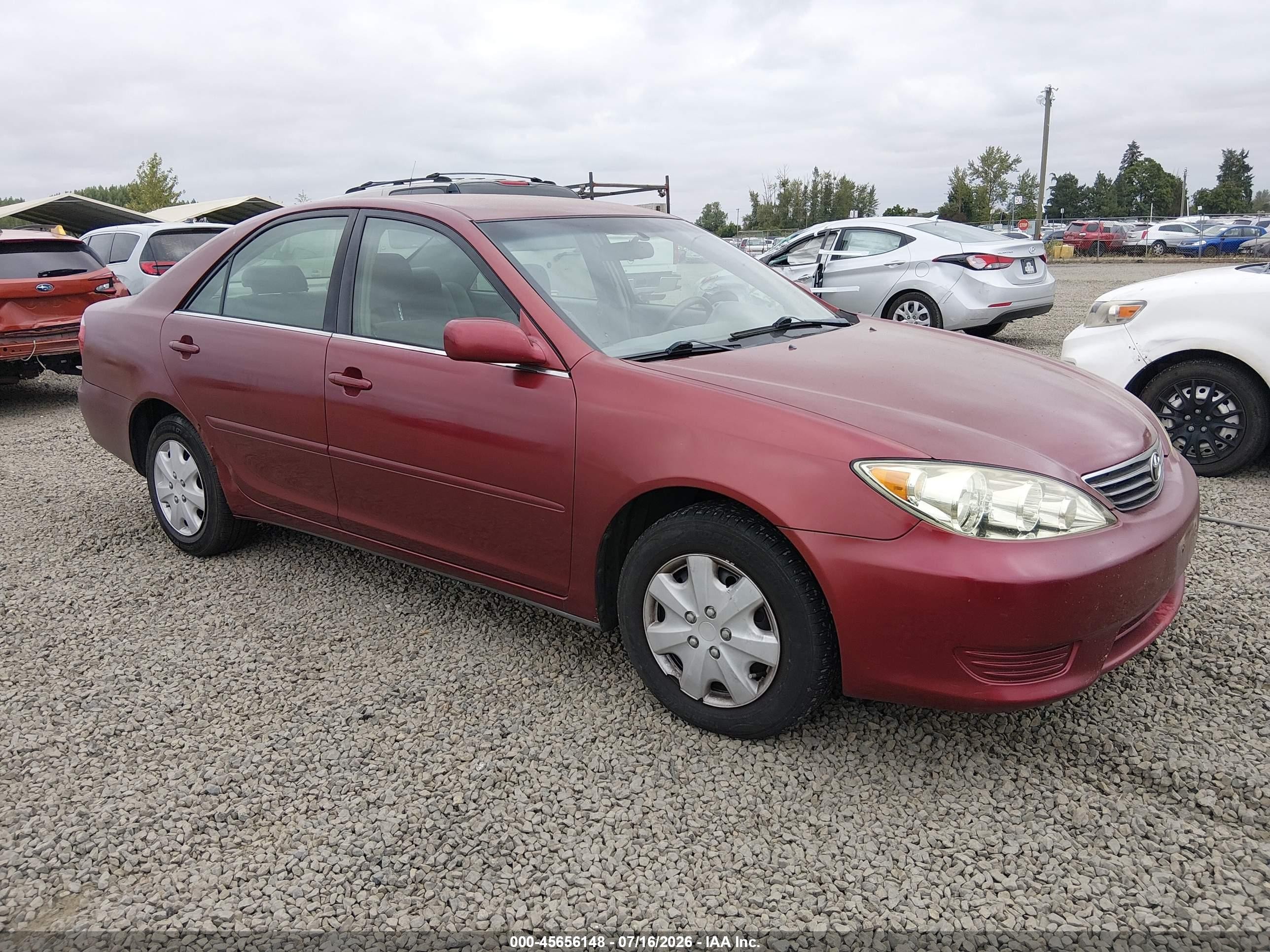 2005 Toyota Camry Le Red vin: 4T1BE32K95U070683