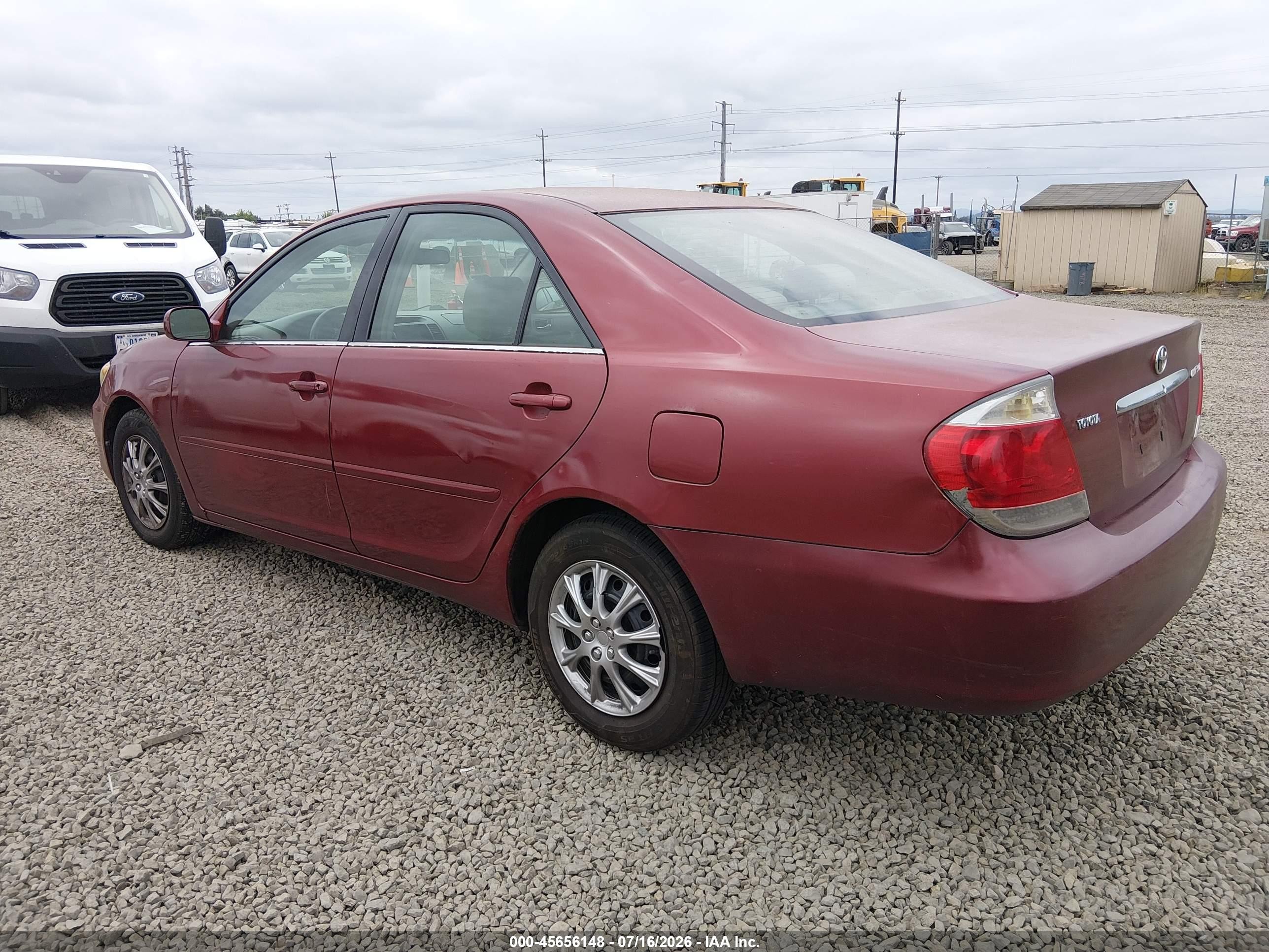 2005 Toyota Camry Le Red vin: 4T1BE32K95U070683