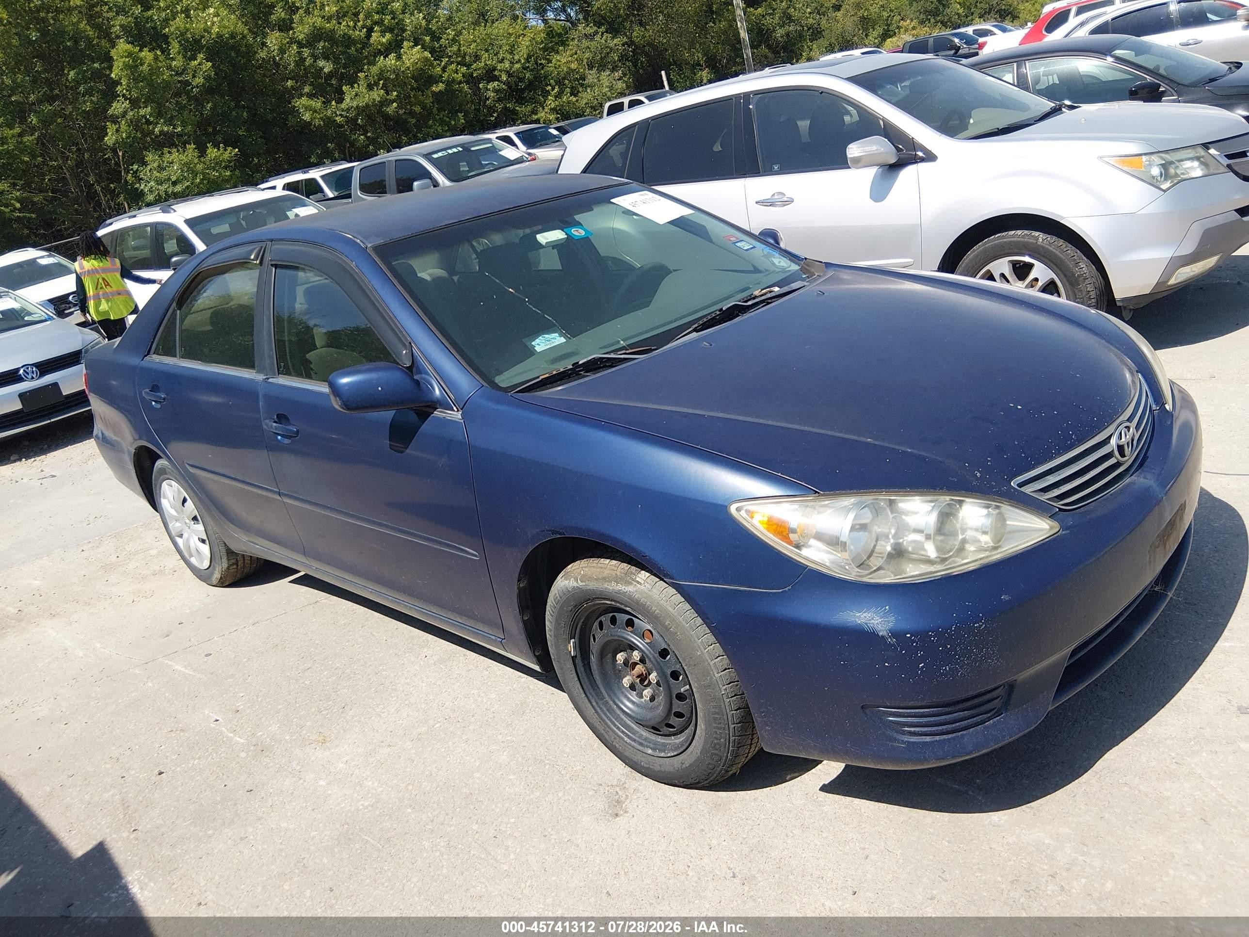 2005 Toyota Camry Le Blue vin: 4T1BE32K95U074894