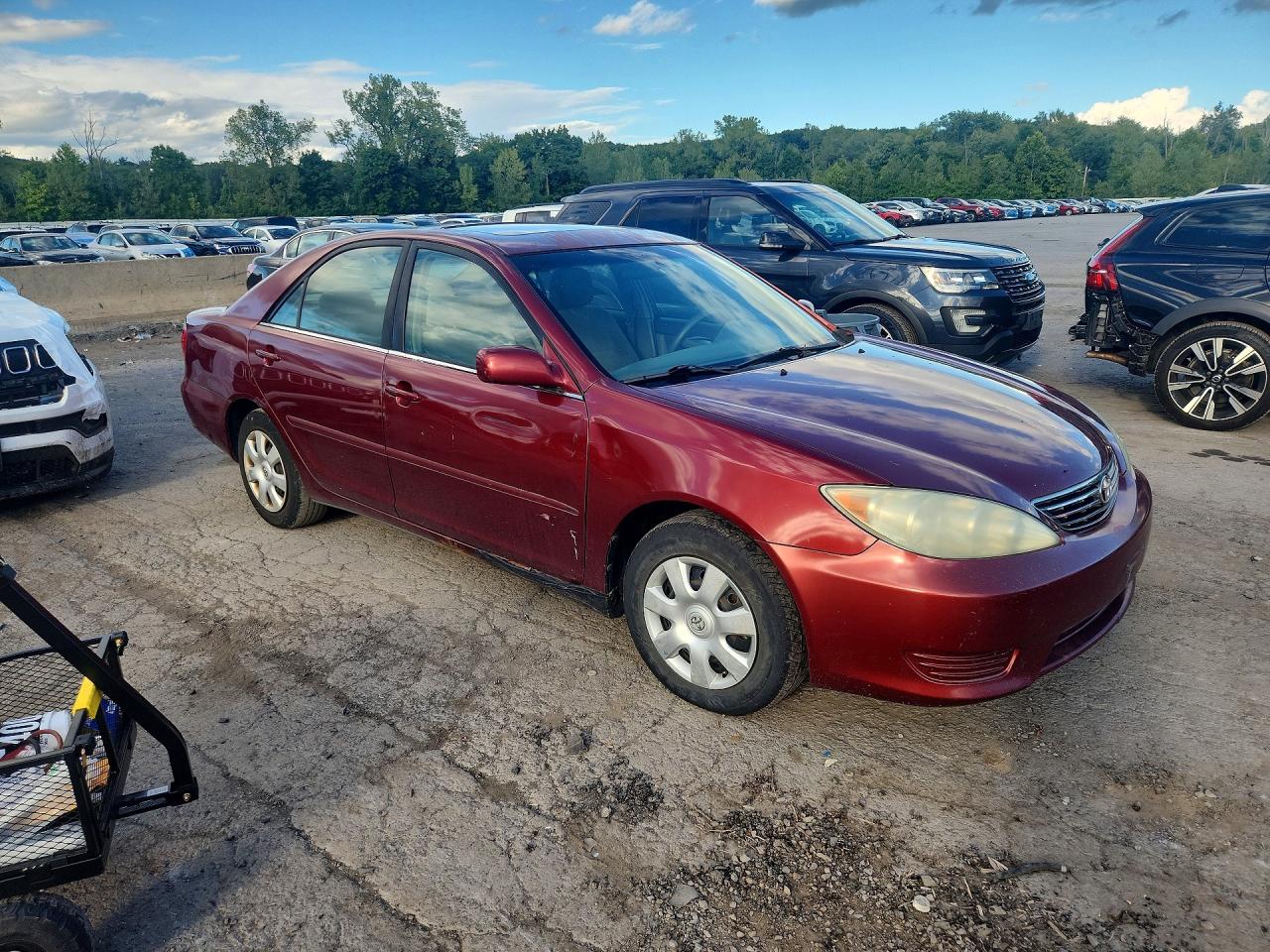 2005 Toyota Camry Le Red vin: 4T1BE32K95U078587