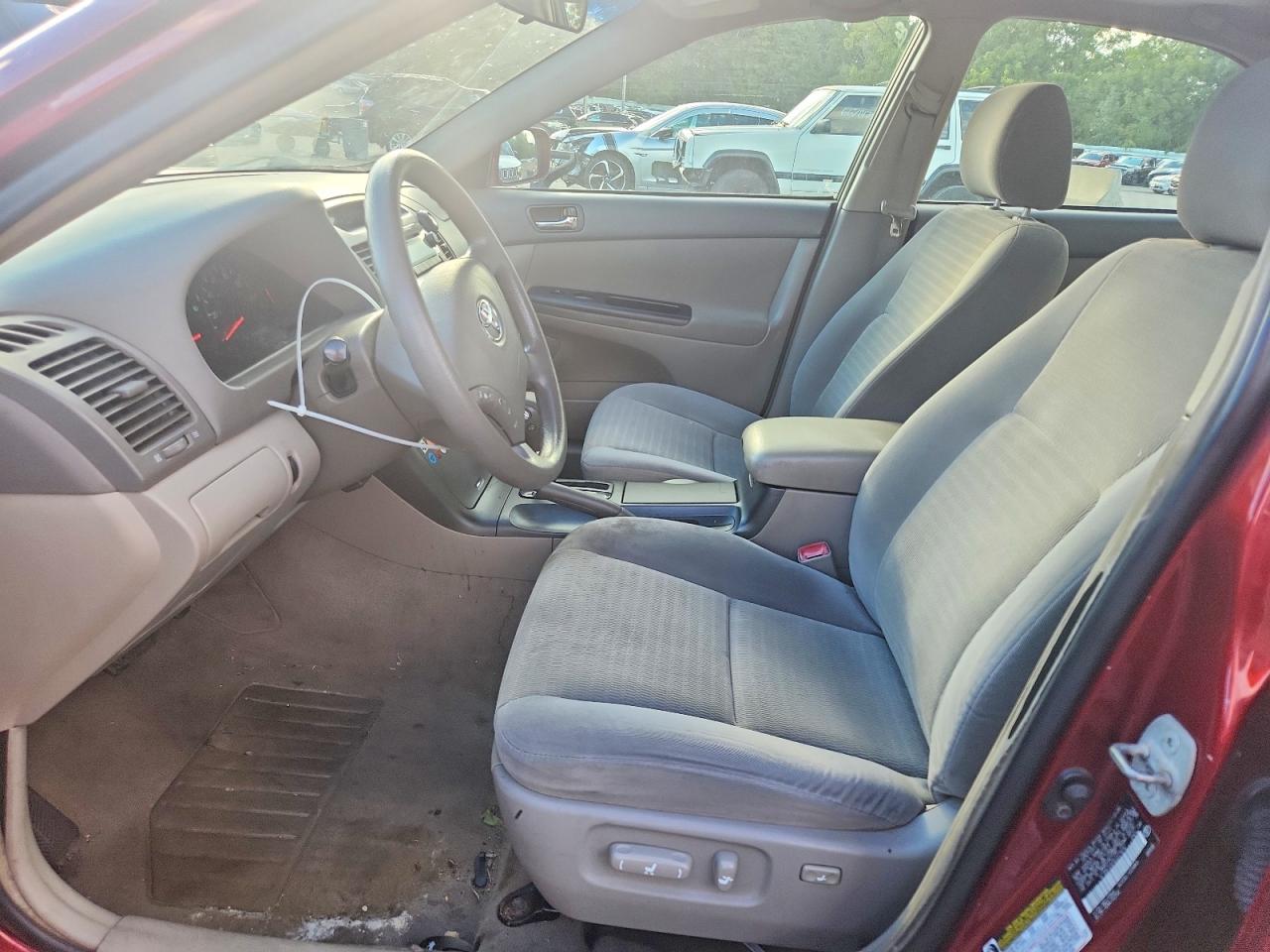 2005 Toyota Camry Le Red vin: 4T1BE32K95U078587