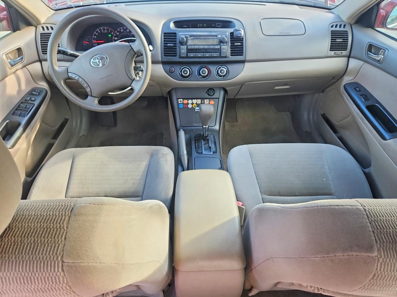 2005 Toyota Camry Le Red vin: 4T1BE32K95U078587